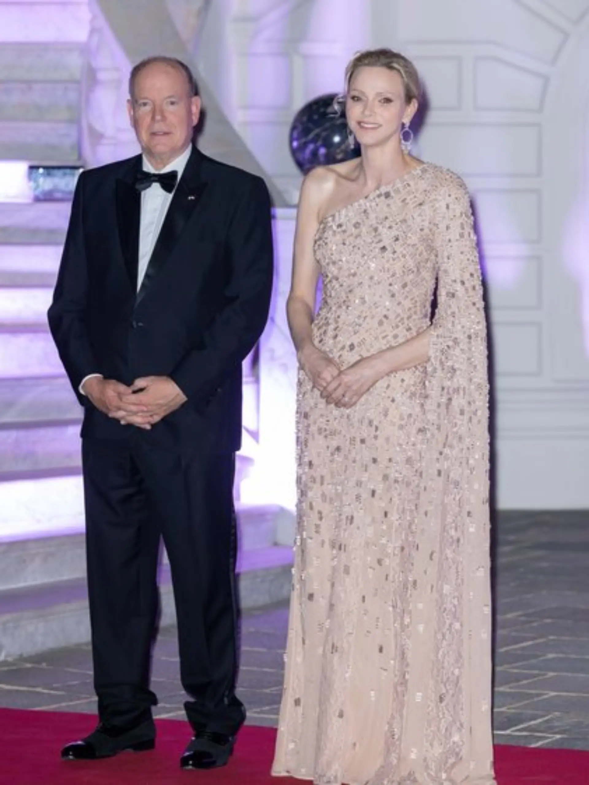 Fürst Albert und seine Ehefrau Fürstin Charlène beim Staatsbankett.