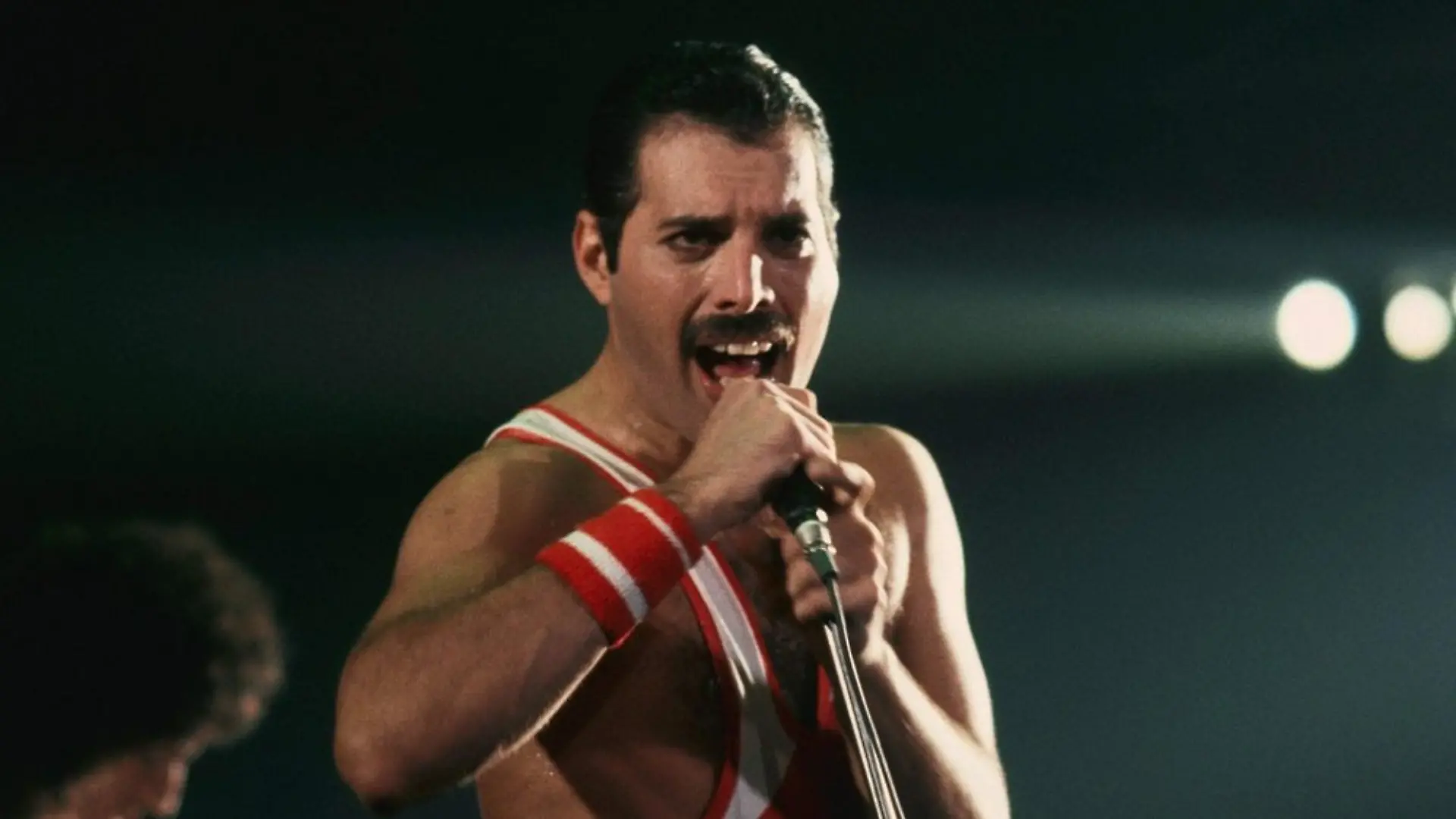Freddie Mercurys handgeschriebene Songtexte kamen unter den Hammer.