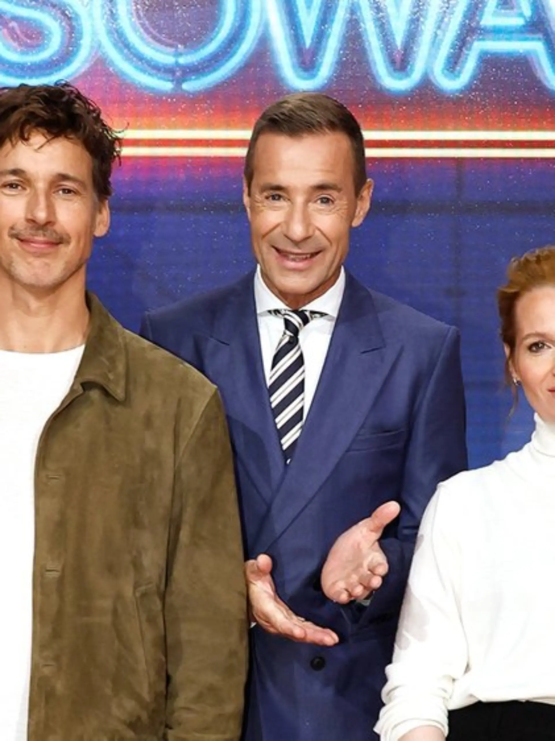 "Wer weiß denn sowas XXL": Diesmal begrüßt Moderator Kai Pflaume unter anderem Florian David Fitz (l.) und Karoline Herfurth.