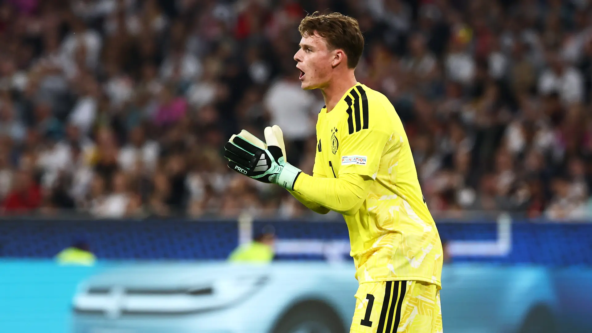 Fußball, Männer: Nations League A, Deutschland - Serbien, Gruppenphase, Gruppe 2, 3. Spieltag, Allianz Arena, Torhüter Jonas Urbig (Deutschland) in Aktion.