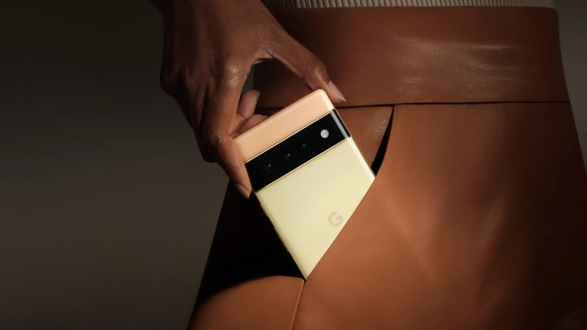 Mit dem Pixel 6 war Google 2021 Vorreiter, den KI-Trend auf das Handy zu bringen.