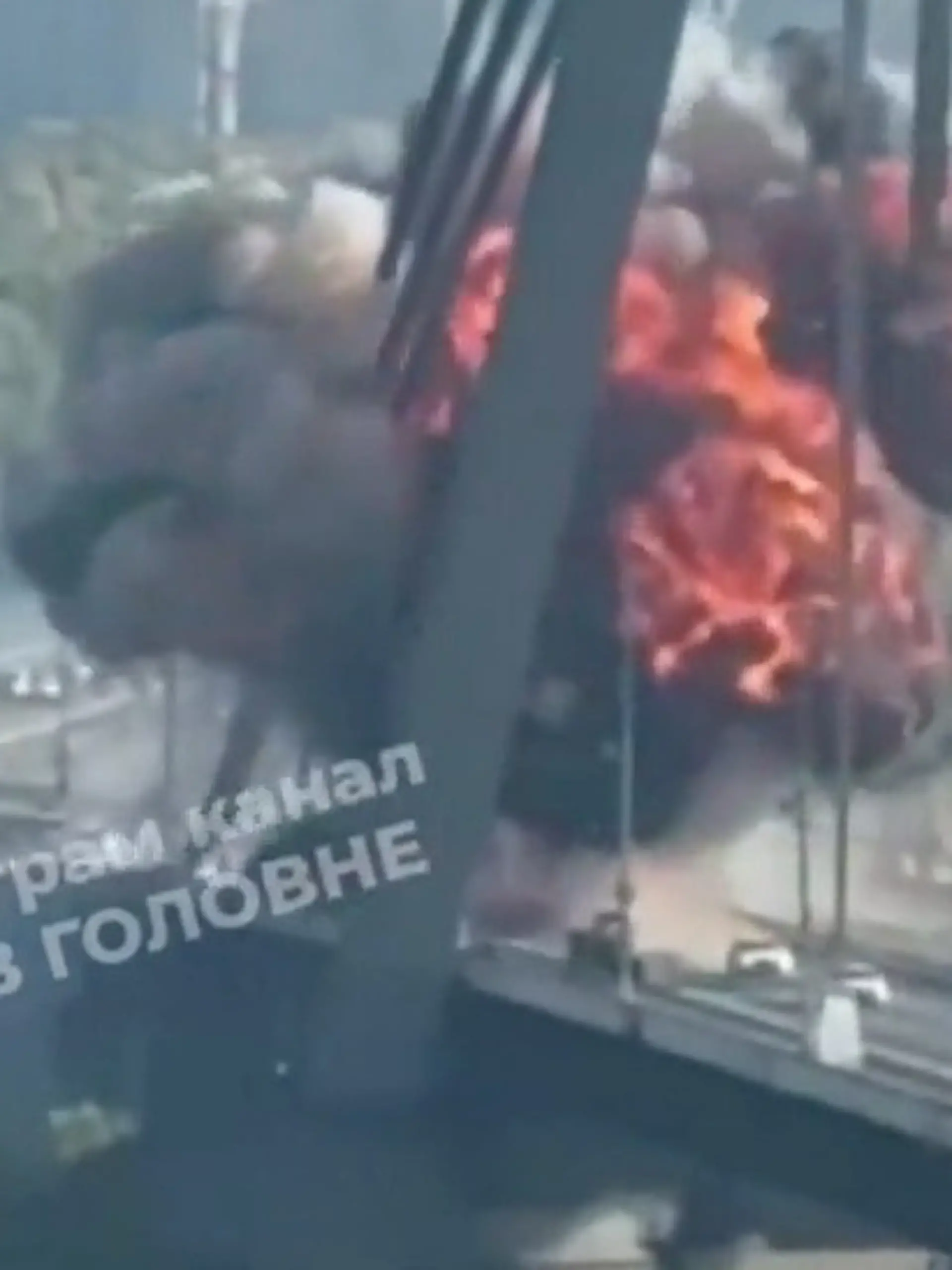 Bild zu: "Während Merz-Besuch! Russischer Drohnenangriff trifft Brücke in Kiew"