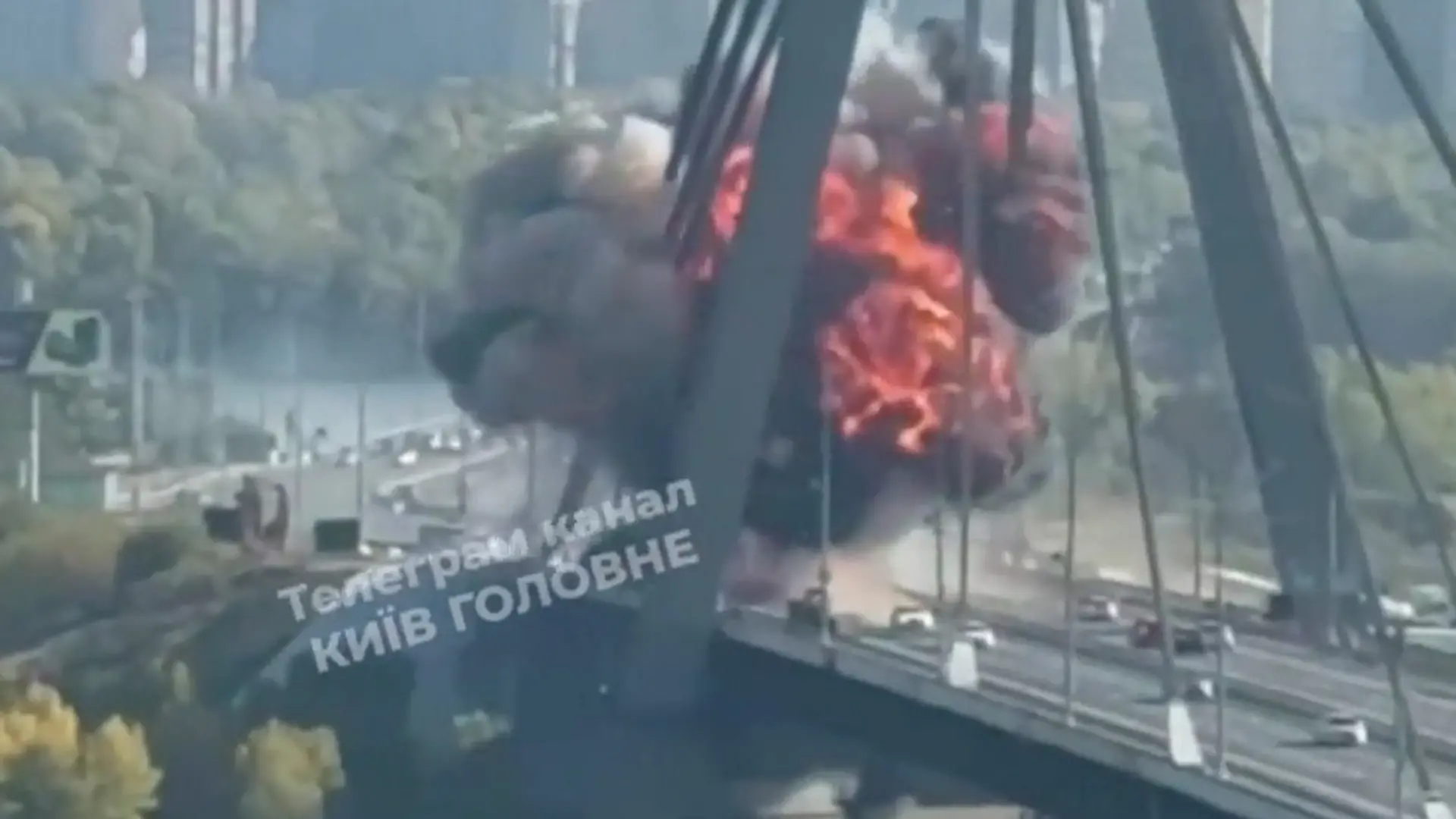 Während Merz-Besuch! Russischer Drohnenangriff trifft Brücke in Kiew Zuvor wurde davor gewarnt