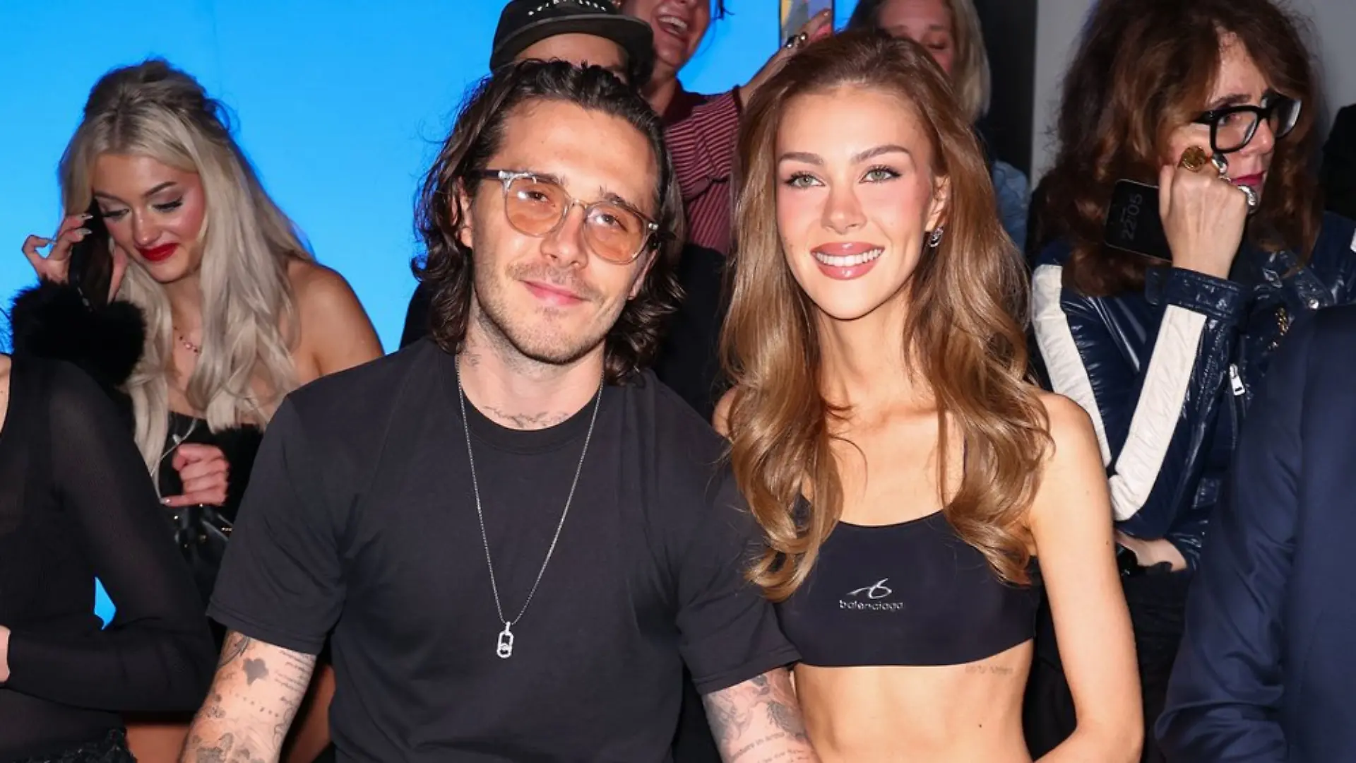 Brooklyn Beckham und Ehefrau Nicola besuchten die Balenciaga-Show bei der Pariser Fashion Week, aber nicht die Show von Victoria Beckham.