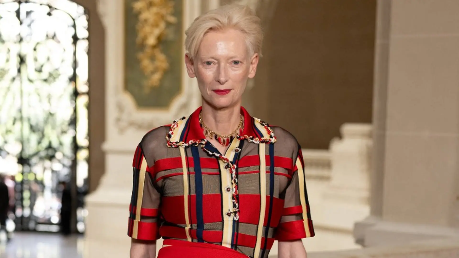 Oscarpreisträgerin Tilda Swinton legt ihre ersten Memoiren vor.
