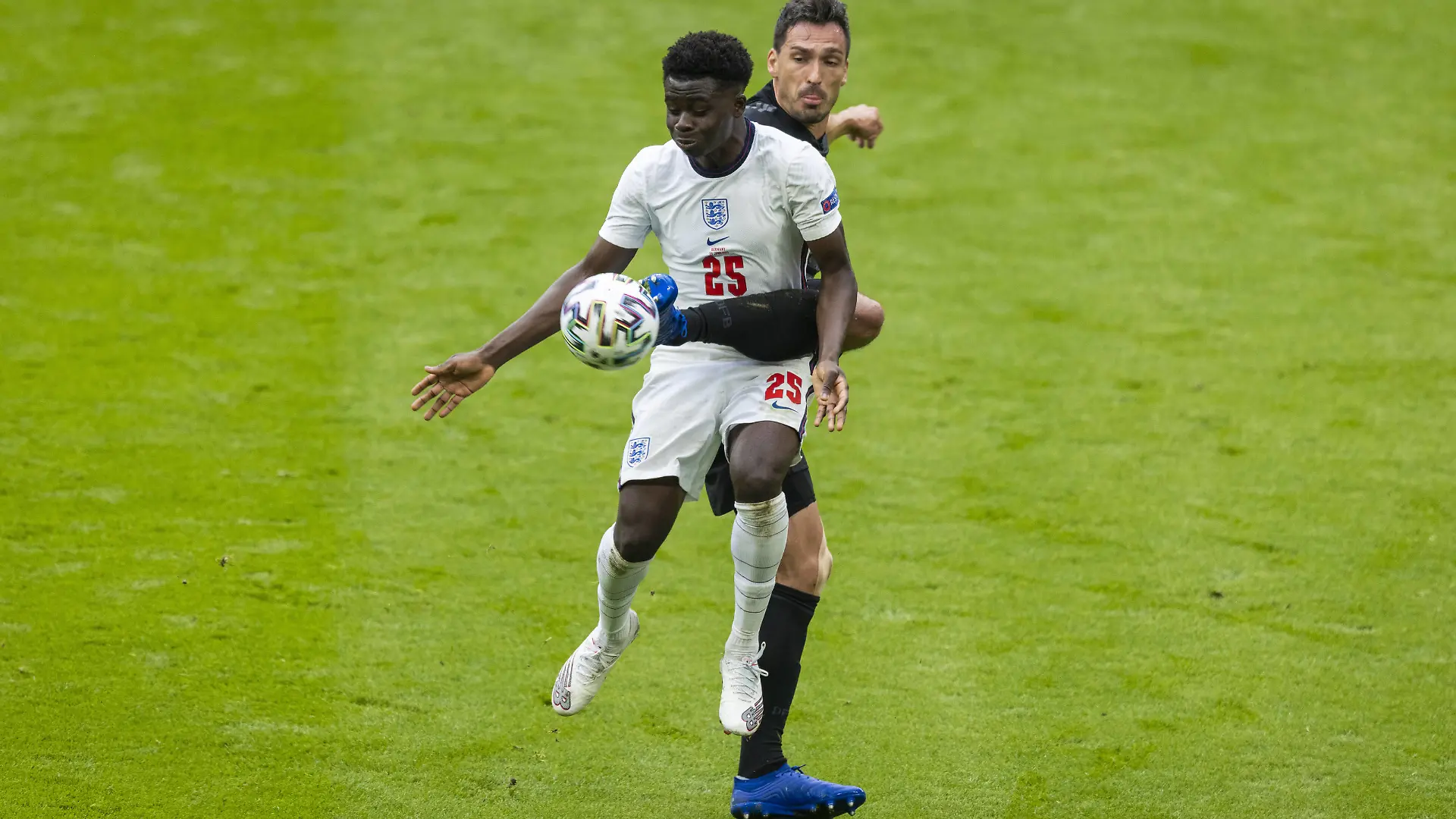 Bukayo Saka England, Mats Hummels Deutschland England - Deutschland London, 29.06.2021, Fussball, Saison 2020/21 Foto: Moritz Müller *** Bukayo Saka England , Mats Hummels Germany England Germany London, 29 06 2021, football, 2020 season 21 photo Moritz Müller