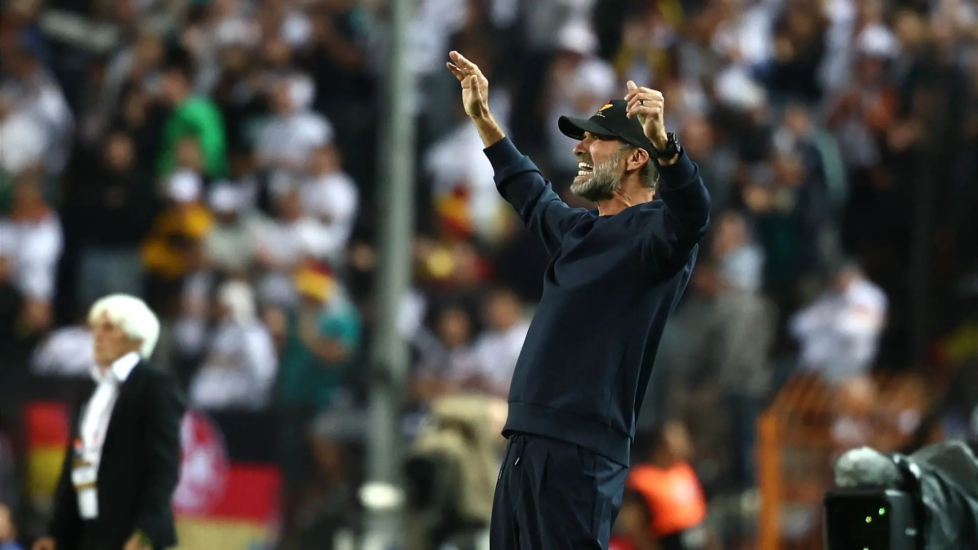Jürgen Klopp in Aktion am Spielfeldrand.