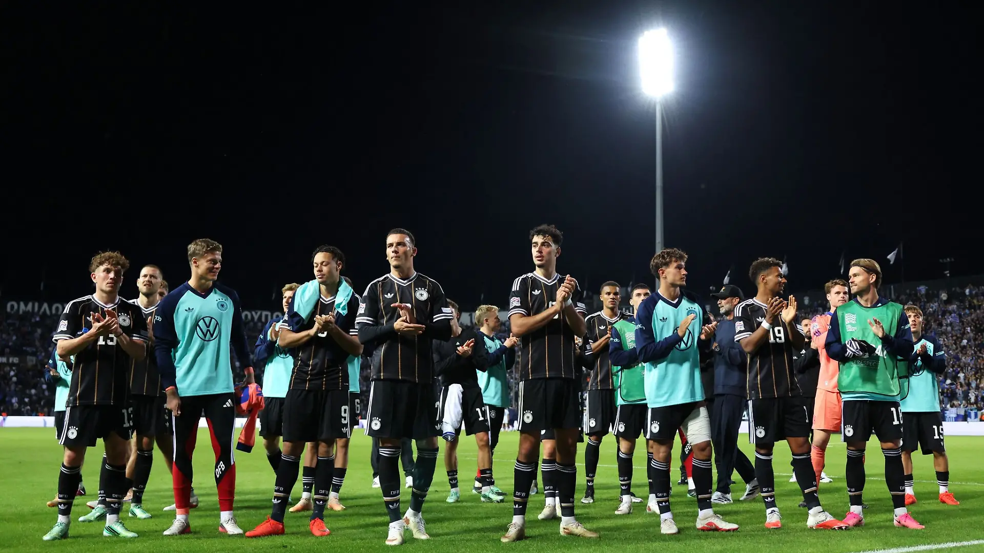 Die deutsche Nationalmannschaft nach dem 0:0 in Griechenland.
