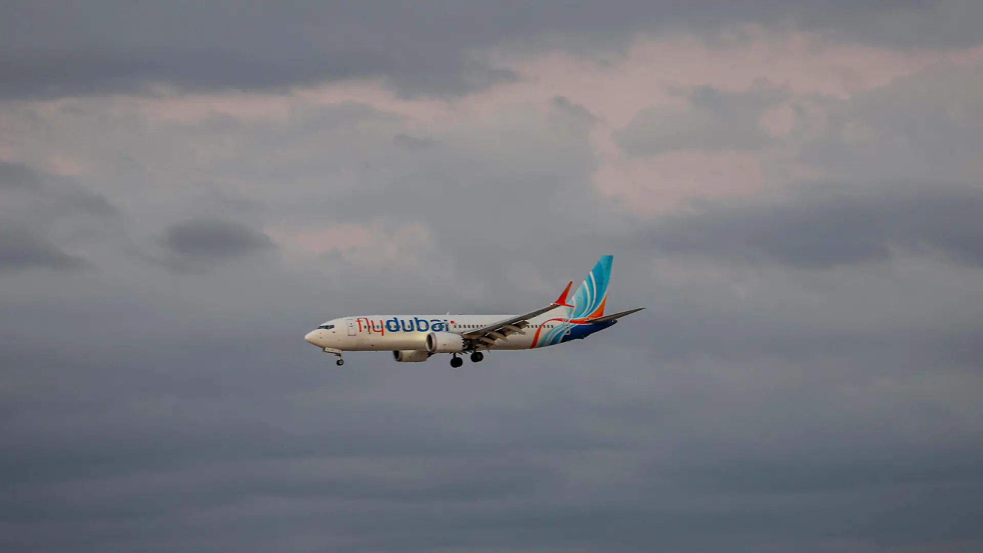 TEL AVIV, ISRAEL - SEPTEMBER 30: A replacement Flydubai plane lands at Ben Gurion Airport in Tel Aviv, Israel, carrying passengers from flight FZ1073, which was diverted to Saudi Arabia after transmitting an emergency code while flying through Jordanian airspace, on September 30, 2026. Samir Abdalhade / Anadolu