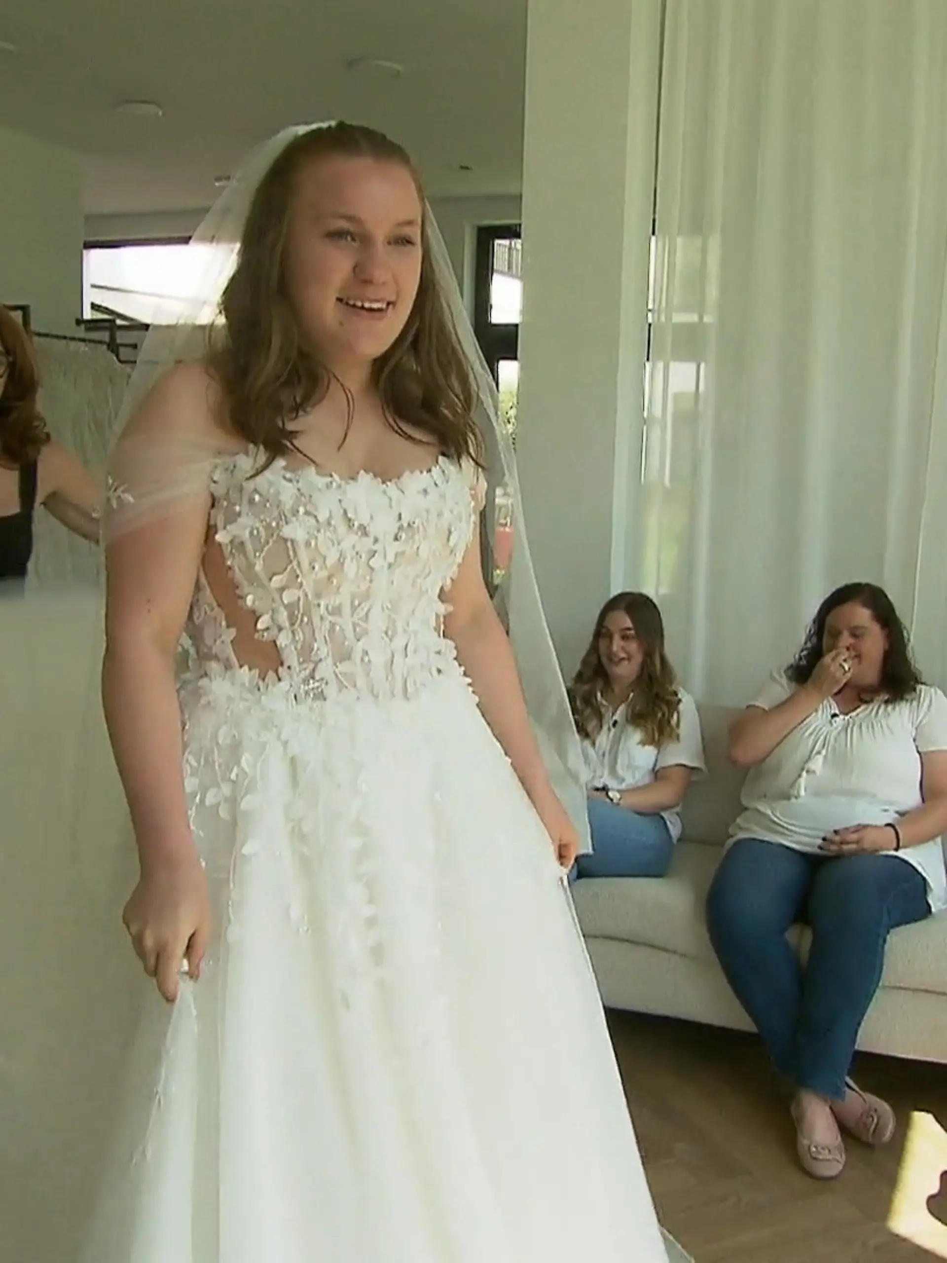 Bild zu: "Christina soll für Selina das Kleid mit Glückstränen-Faktor finden"