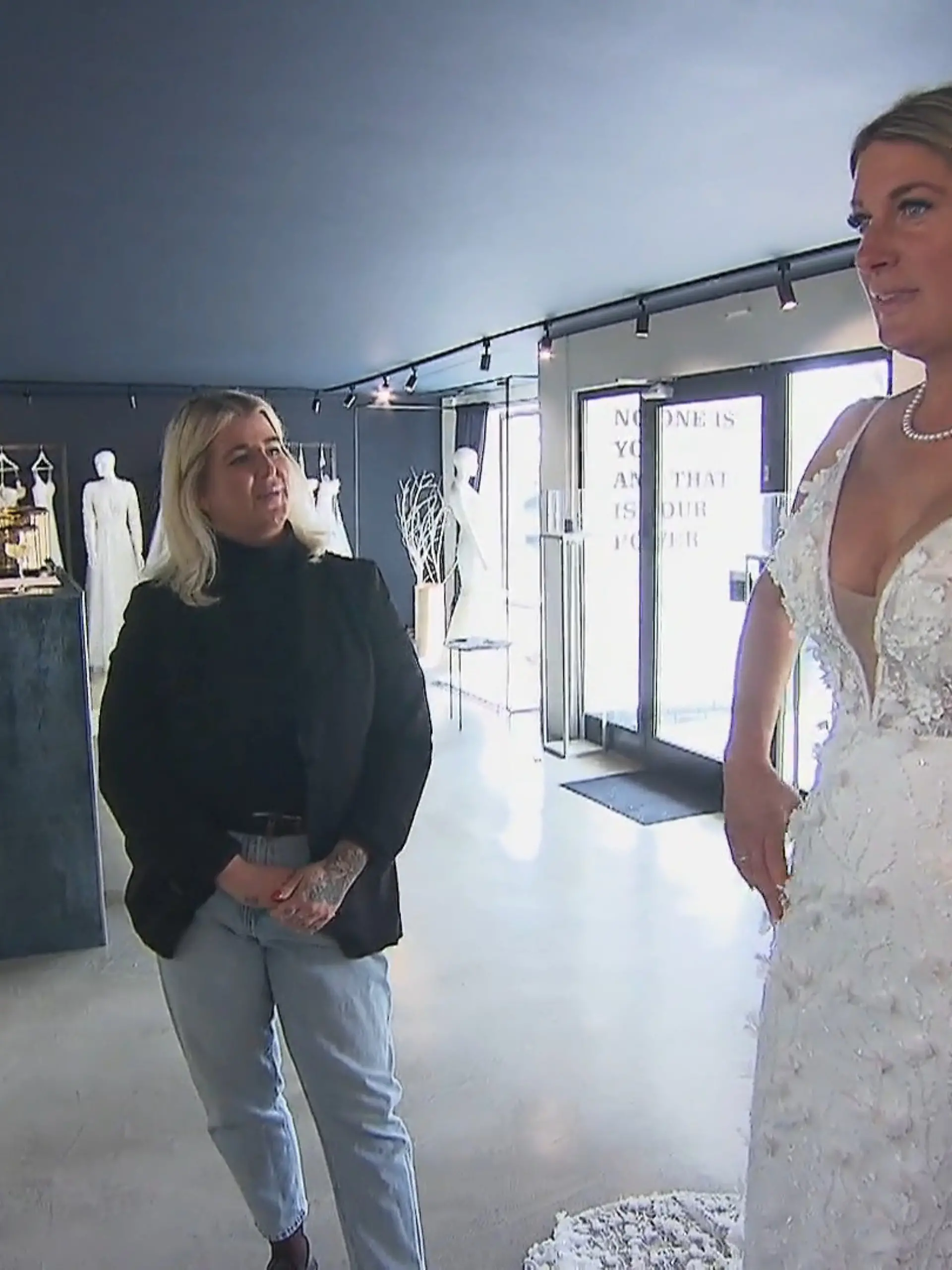 Bild zu: "Sophie startet mit Fit and Flare in die Suche"