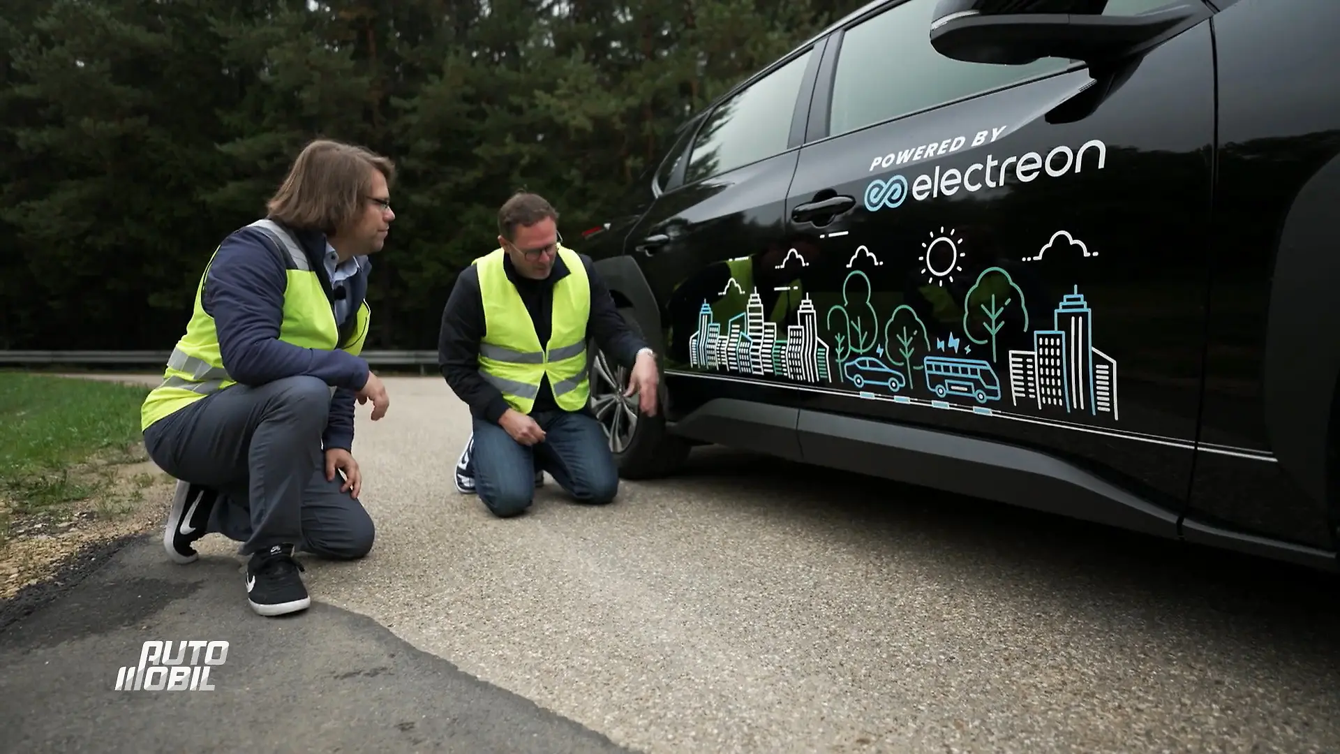 Alexander Bloch testet die Straße, die E-Autos beim Fahren lädt Nie wieder Ladestopp?