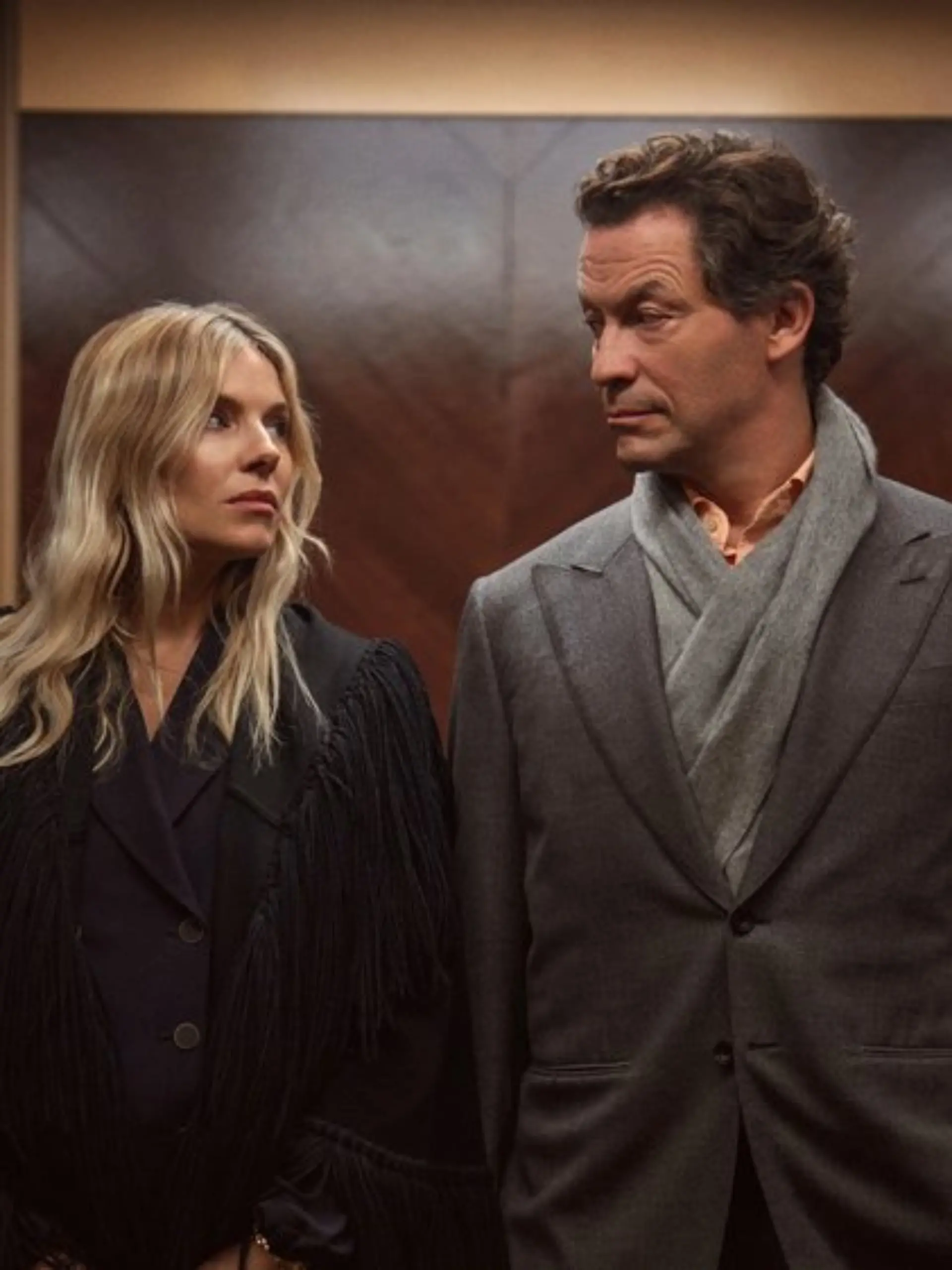 Der reiche Tech-Unternehmer Morgan Henderson (Dominic West) und die weltberühmte Schauspielerin Carla Duval (Sienna Miller) lassen sich scheiden - was soll schon schiefgehen?