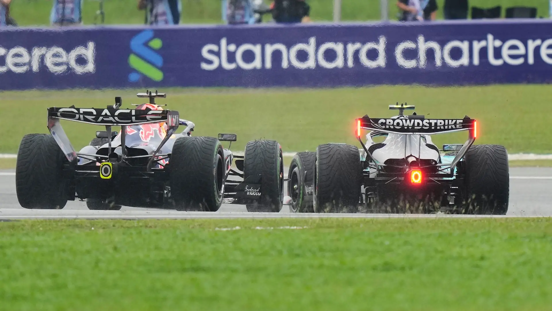 Wehe, wenn ein Formel-1-Auto plötzlich nur noch 20 km/h fährt.