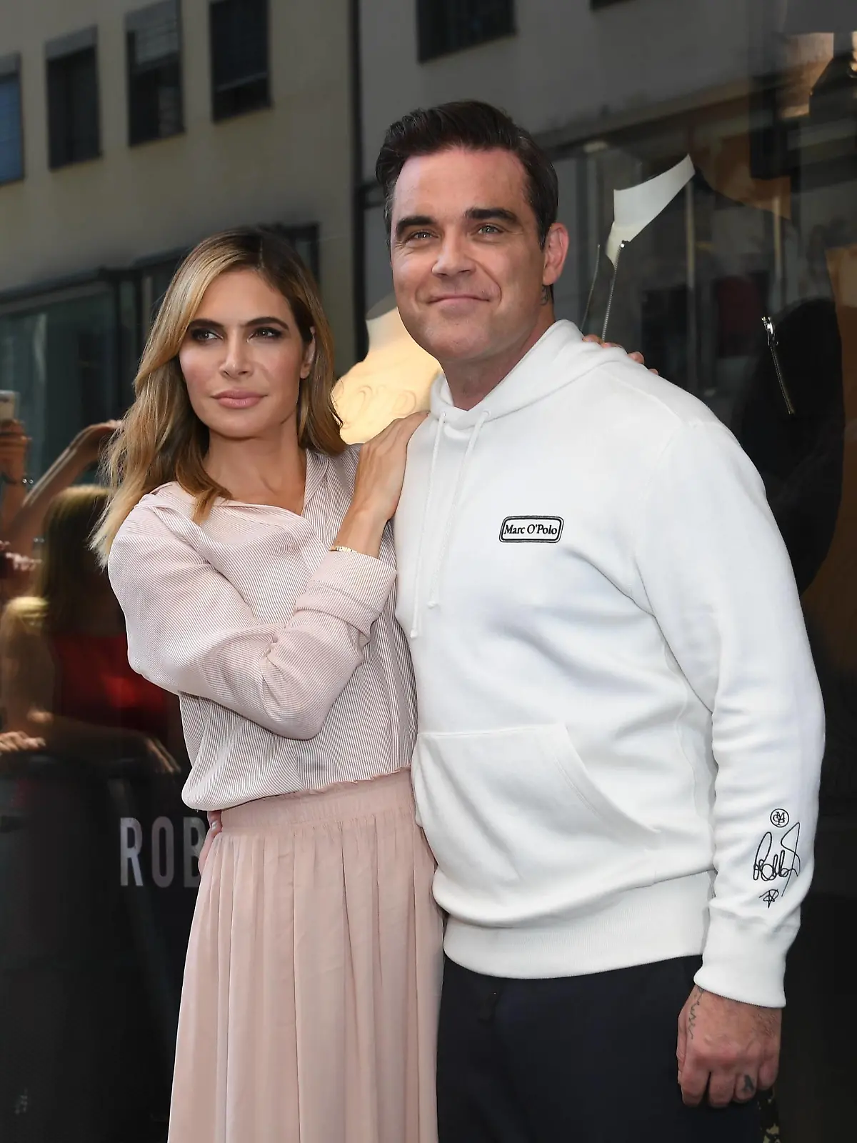 Bilder des Tages Robbie Williams mit Ehefrau Ayda / Marc O«Polo / Flagshipstore /5 Höfe / München / 06. Juli 2017  