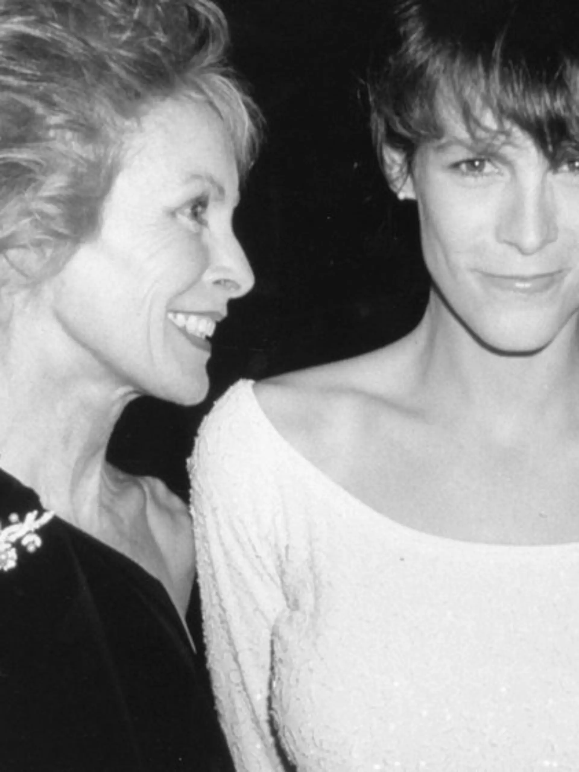 Janet Leigh (l.) und Jamie Lee Curtis Mitte der 1980er-Jahre.