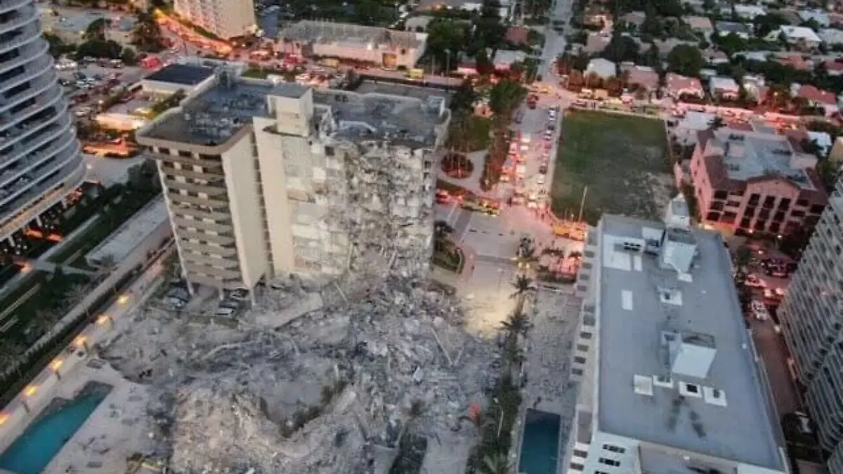 210625 -- MIAMI-DADE, June 25, 2021 -- Photo released by the shows a partially collapsed residential building in Miami-Dade County, Florida, the United States, on June 24, 2021. At least three people were dead, and 12 others injured, while 99 people were possibly missing after the 12-story residential building partially collapsed early Thursday in Miami-Dade County, local media reported. /Handout via Xinhua U.S.-FLORIDA-MIAMI-DADE-BUILDING COLLAPSE Miami-DadexFirexRescue PUBLICATIONxNOTxINxCHN 