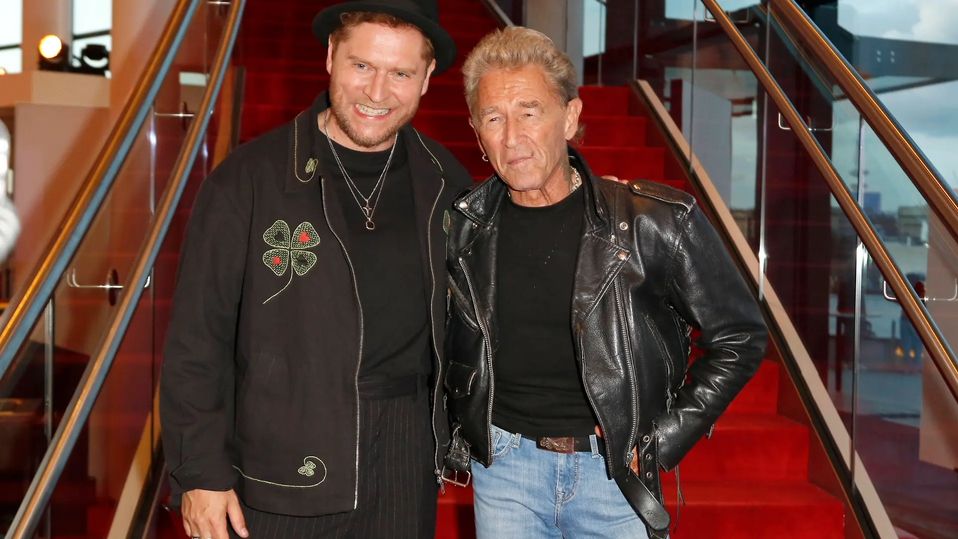 Johannes Oerding und Peter Maffay bei der Verleihung des 17. Deutschen Radiopreises 2026 im Stage Theater an der Elbe