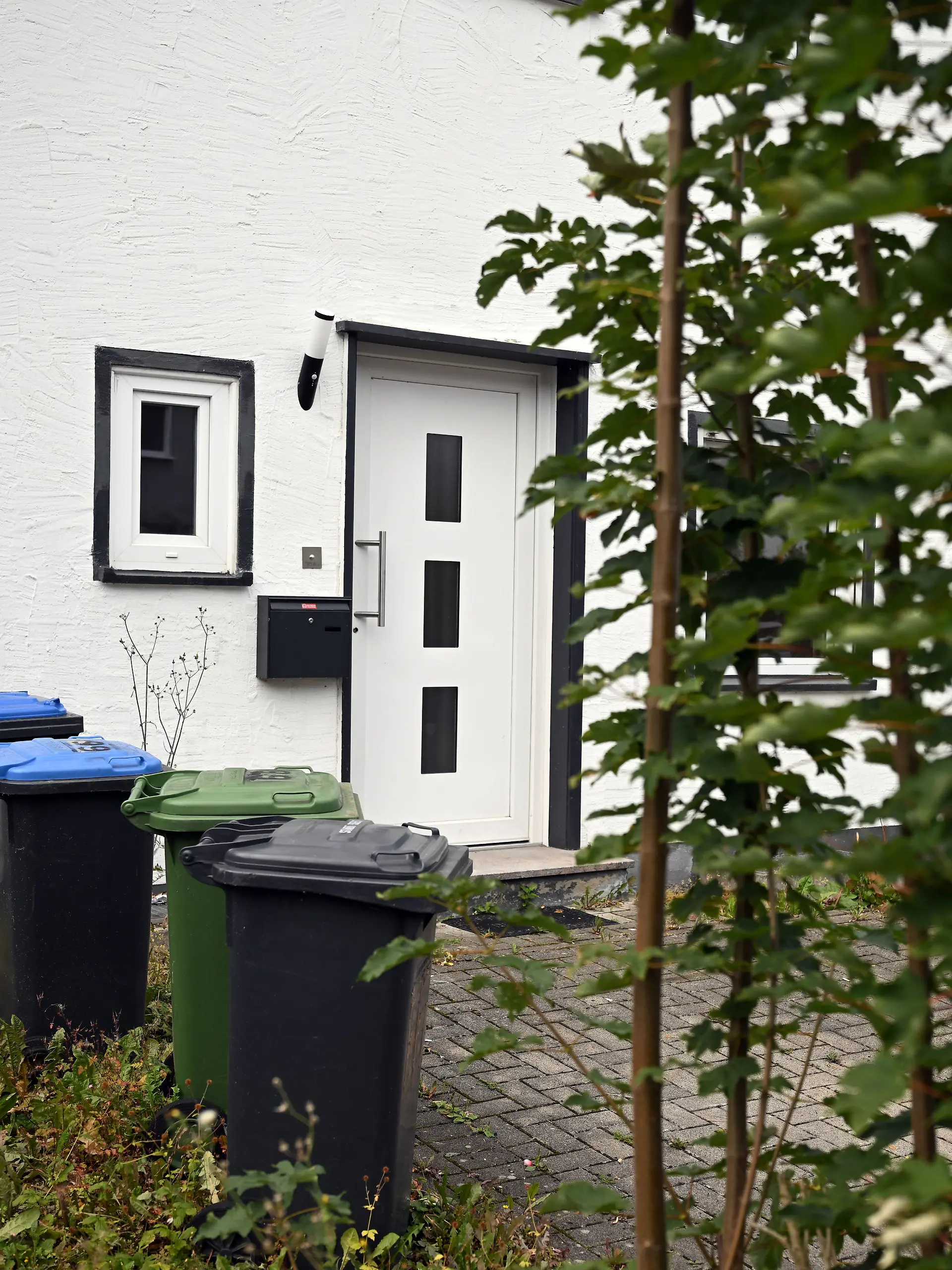 Bild zu: "Frau über Monate gequält – Angeklagte zum Teil noch Jugendliche"