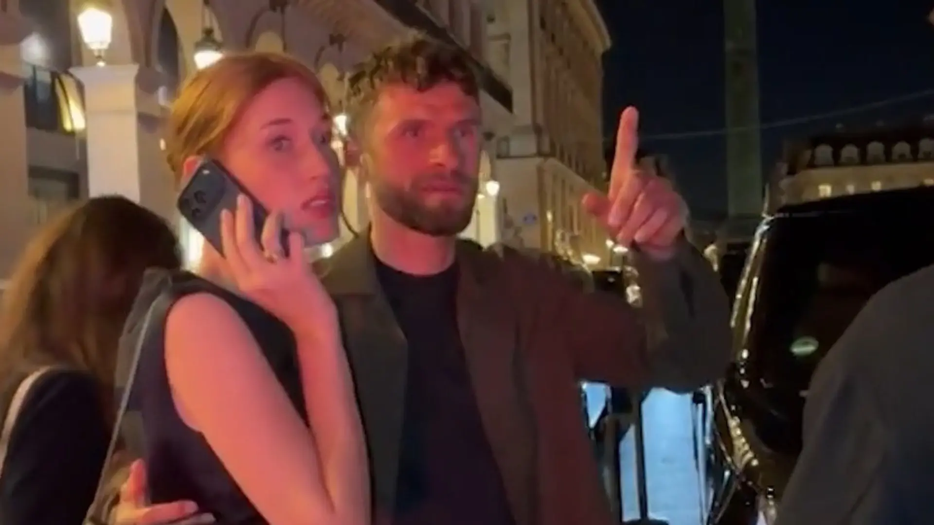 Thomas Müller vertraut mit neuer Freundin – bei Doppeldate mit Kumpel Mats Hummels Neue Liebe in Paris gesichtet