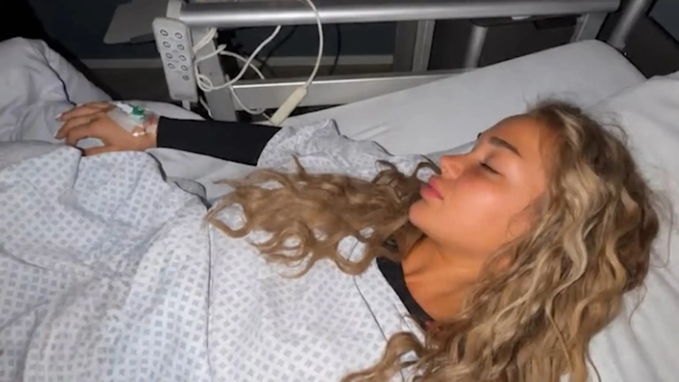 Shitstorm für Realitystar Emmy Russ! DIESE Krankenhaus-Bilder verärgern Fans „Als würde es um Leben und Tod gehen!“