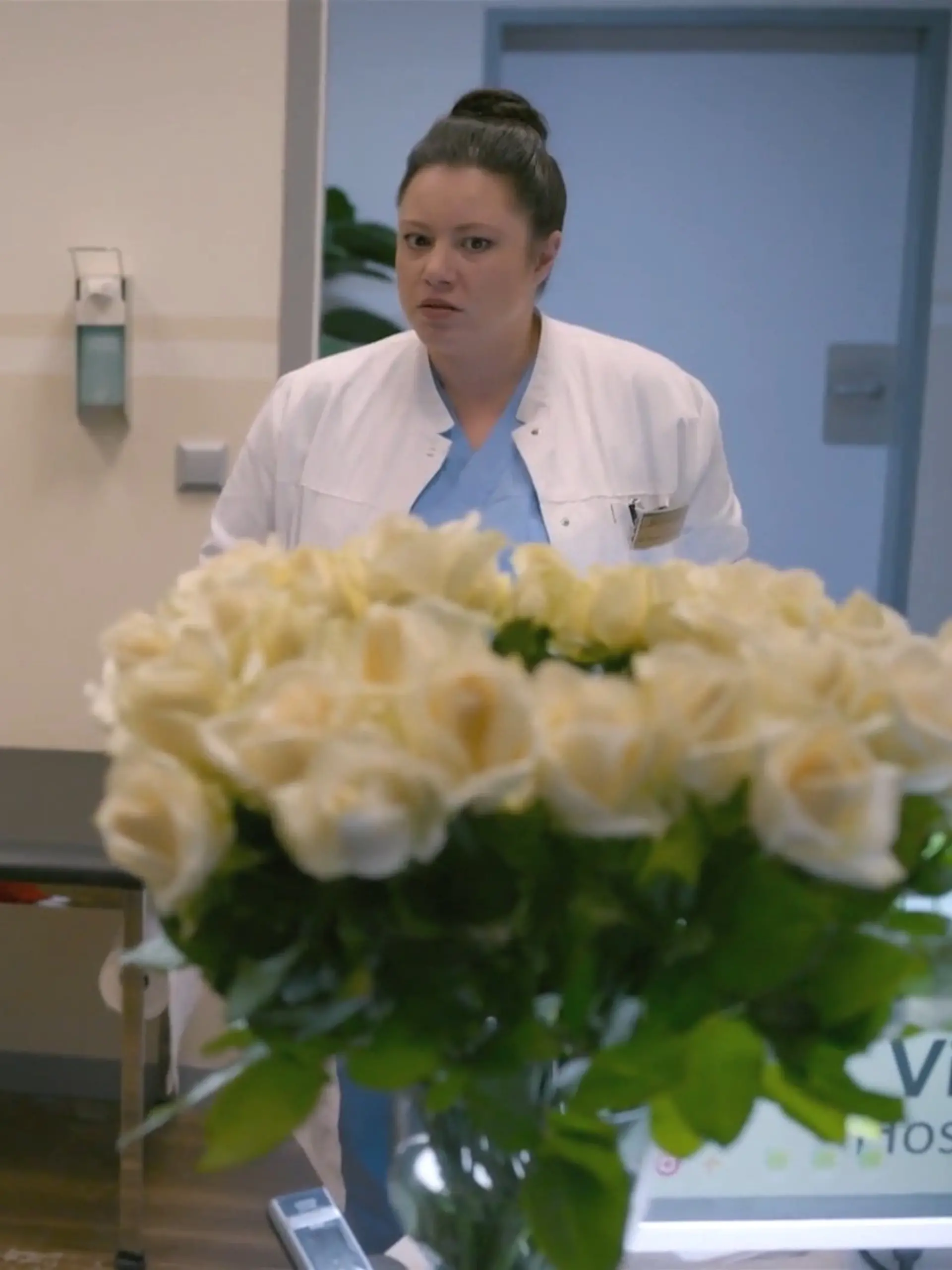 Bild zu: "Rosen für Vanessa! Wer hat sie ihr geschickt?"