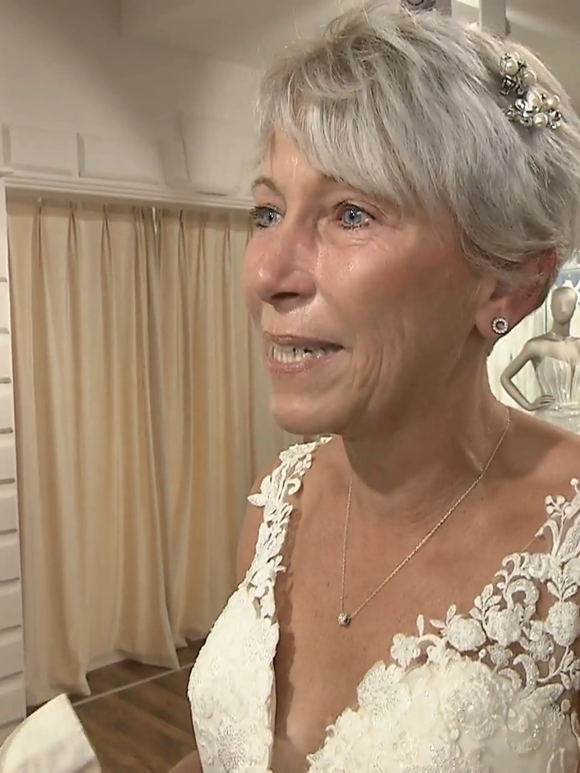 Bild zu: "Grit zeigt sich im ersten Kleid – jetzt zählt auch das Urteil der Familie"