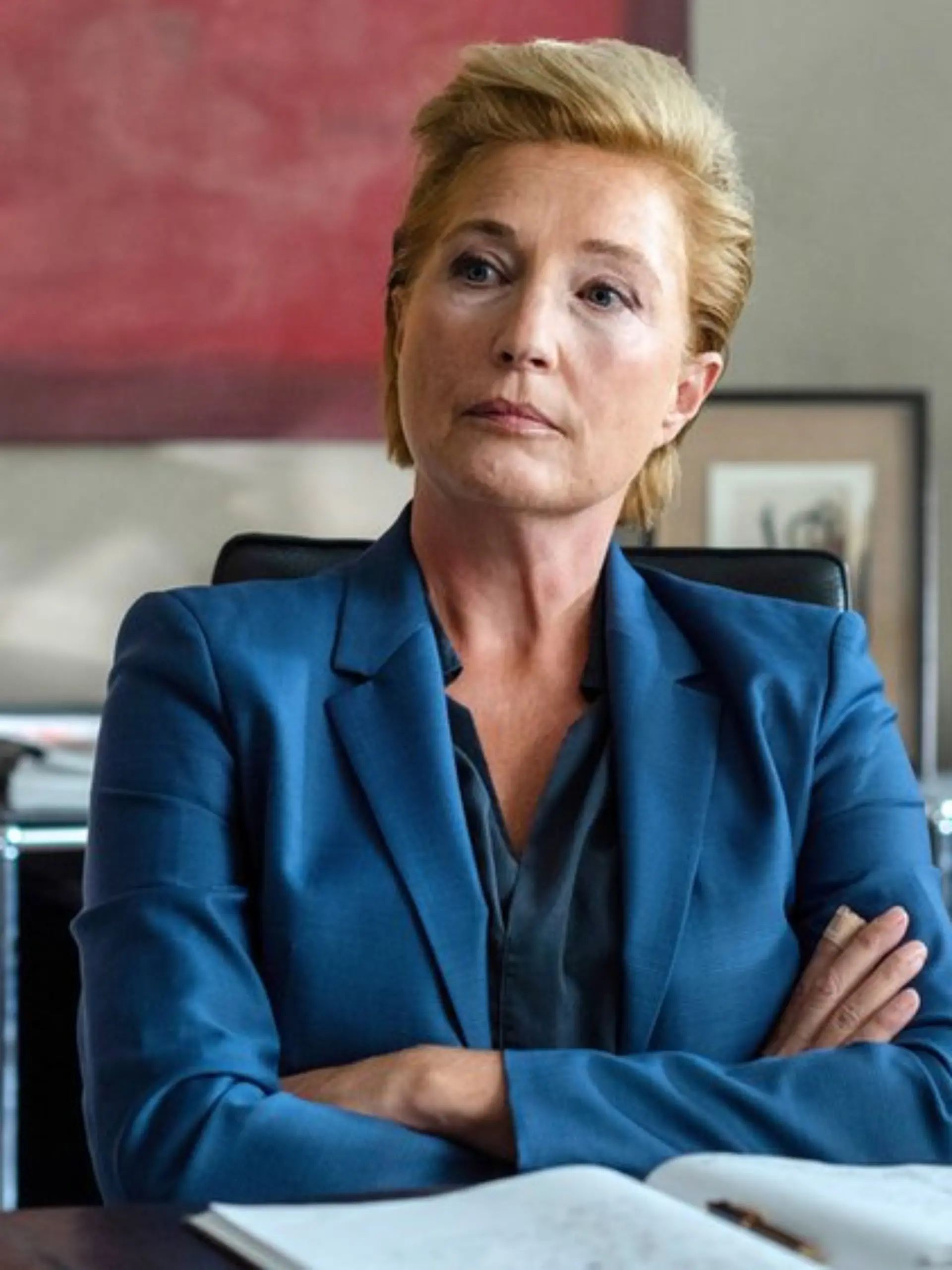 Das "Großstadtrevier" startet mit der Episode "Offene Rechnung" in die Jubiläumsfolgen - hier zu sehen: Revierleiterin Frau Küppers (Saskia Fischer).