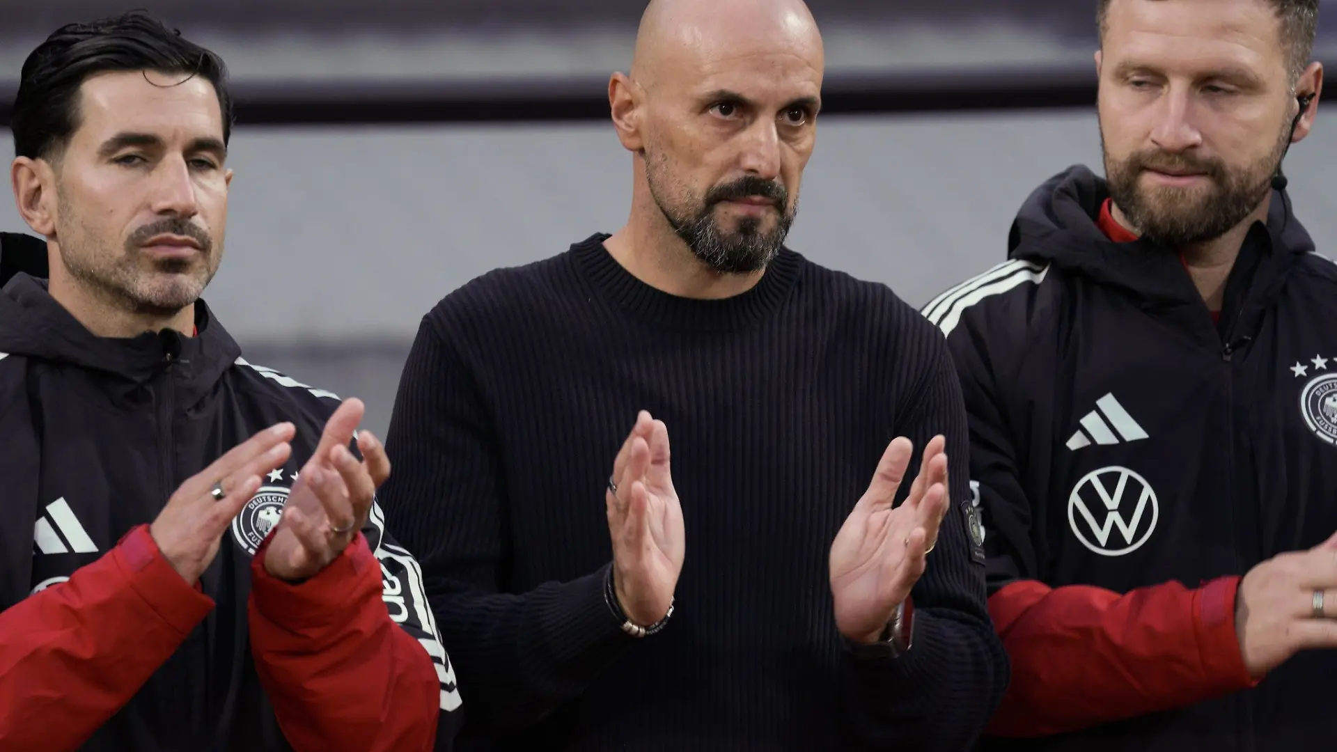 Trainer Antonio Di Salvo (M.) wurde im ostwestfälischen Paderborn geboren. (Archivbild)