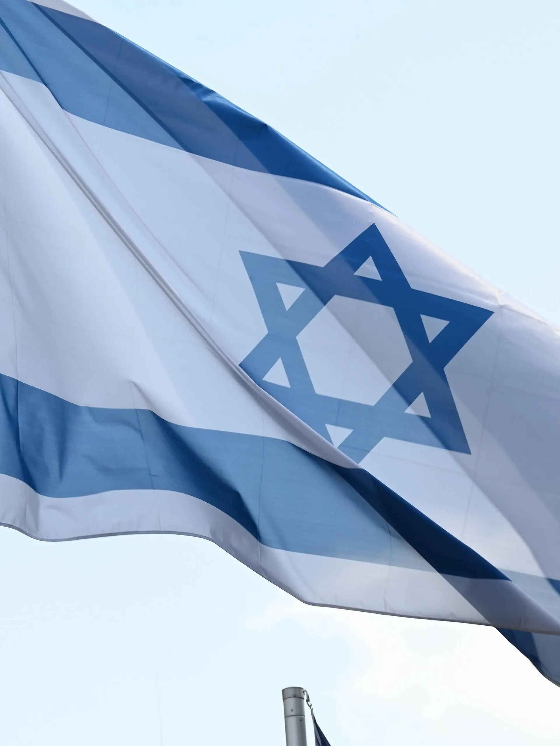 Flagge von Israel weht im Wind *** Flag of Israel fluttering in the wind