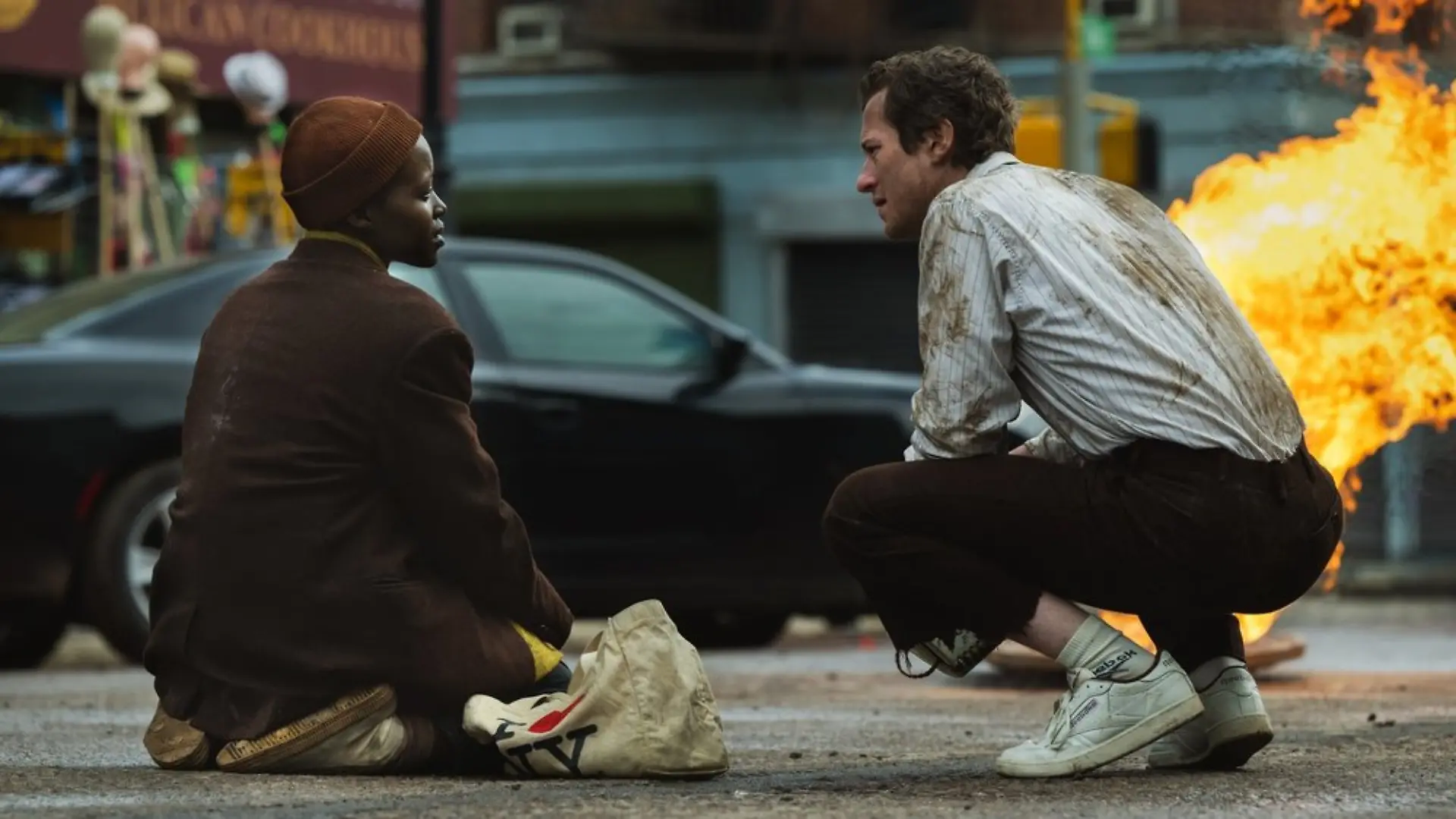 Samira (Lupita Nyong'o, l.) verbündet sich im Zuge der Alien-Apokalypse mit dem Studenten Eric (Joseph Quinn, r.).