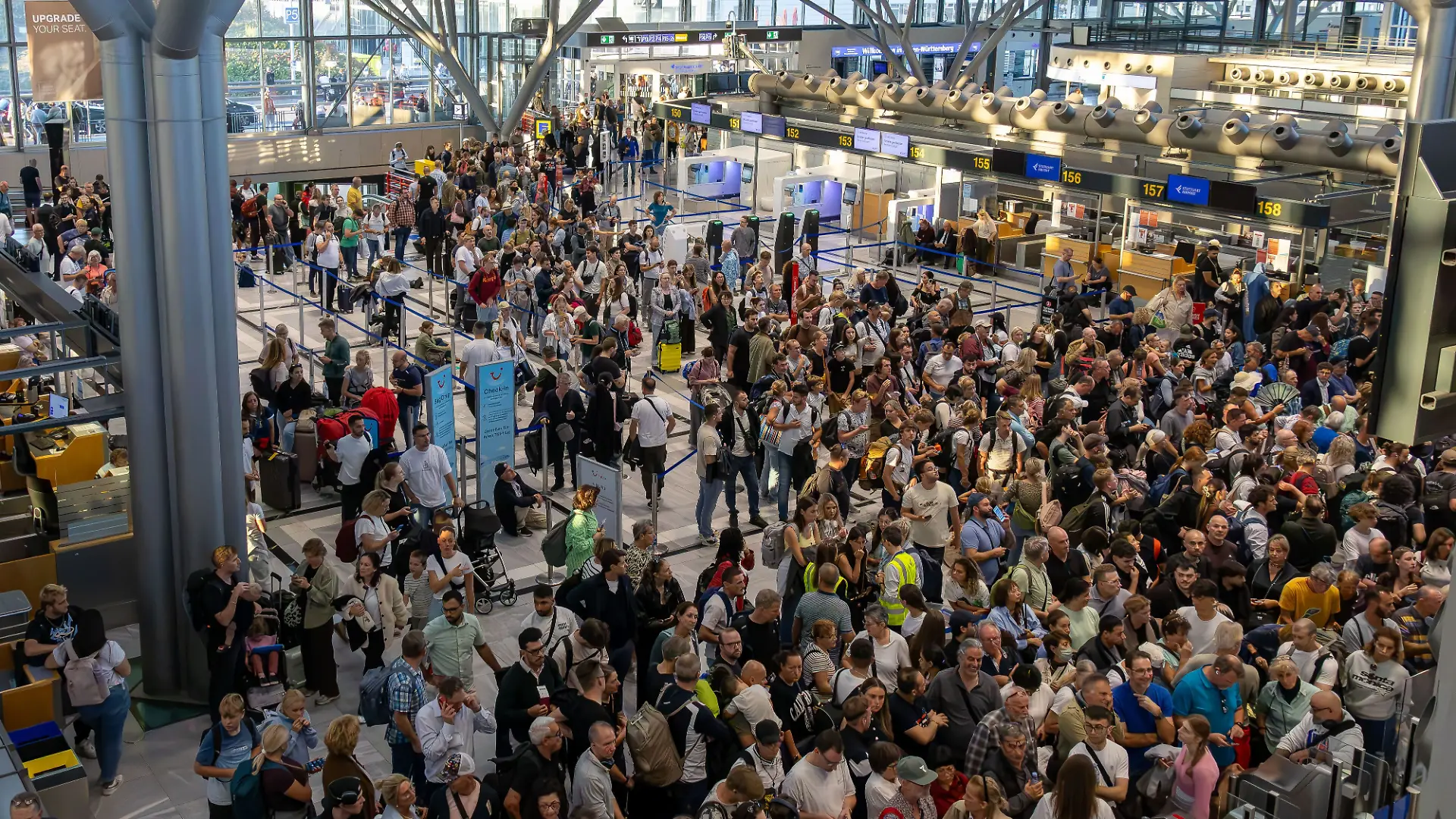 Ein dummer Spruch löst Chaos am Stuttgarter Flughafen aus.