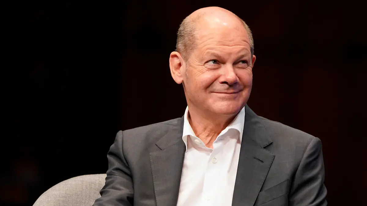 SPD Kanzlerkandidat zu Gast im Huettenwerke Krupp Mannesmann Aktuell, 29.06.2021, Duisburg, Olaf Scholz Bundesfinanzminister und SPD Kanzlerkandidat zu Gast im Huettenwerk Krupp Mannesmann in Duisburg Duisburg Nordrhein-Westfalen Deutschland *** SPD candidate for chancellor visits Huettenwerke Krupp Mannesmann News, 29 06 2021, Duisburg, Olaf Scholz Federal Minister of Finance and SPD candidate for chancellor visits Huettenwerk Krupp Mannesmann in Duisburg Duisburg North Rhine-Westphalia Germany 