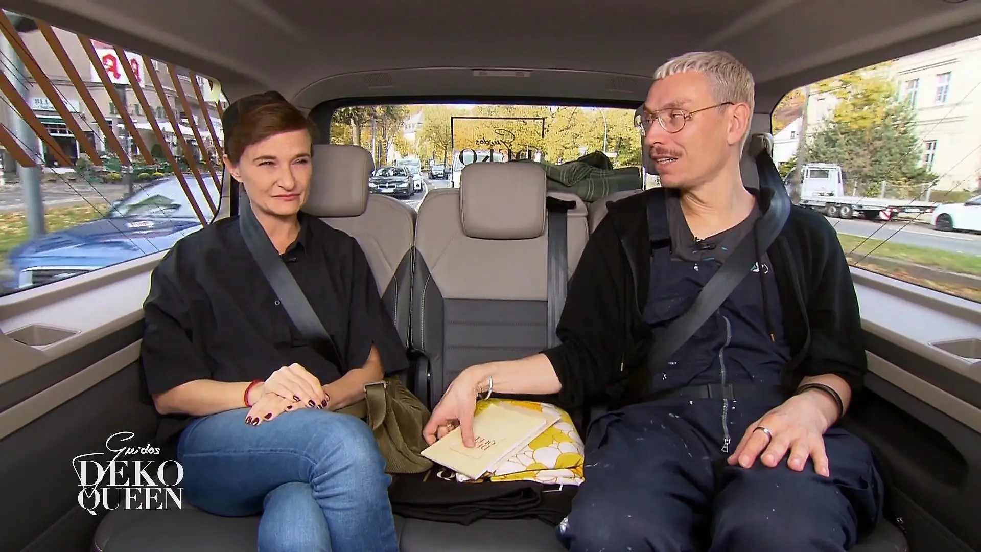 Lena und Konrad starten die Retro-Shoppingtour Umgestaltungstag