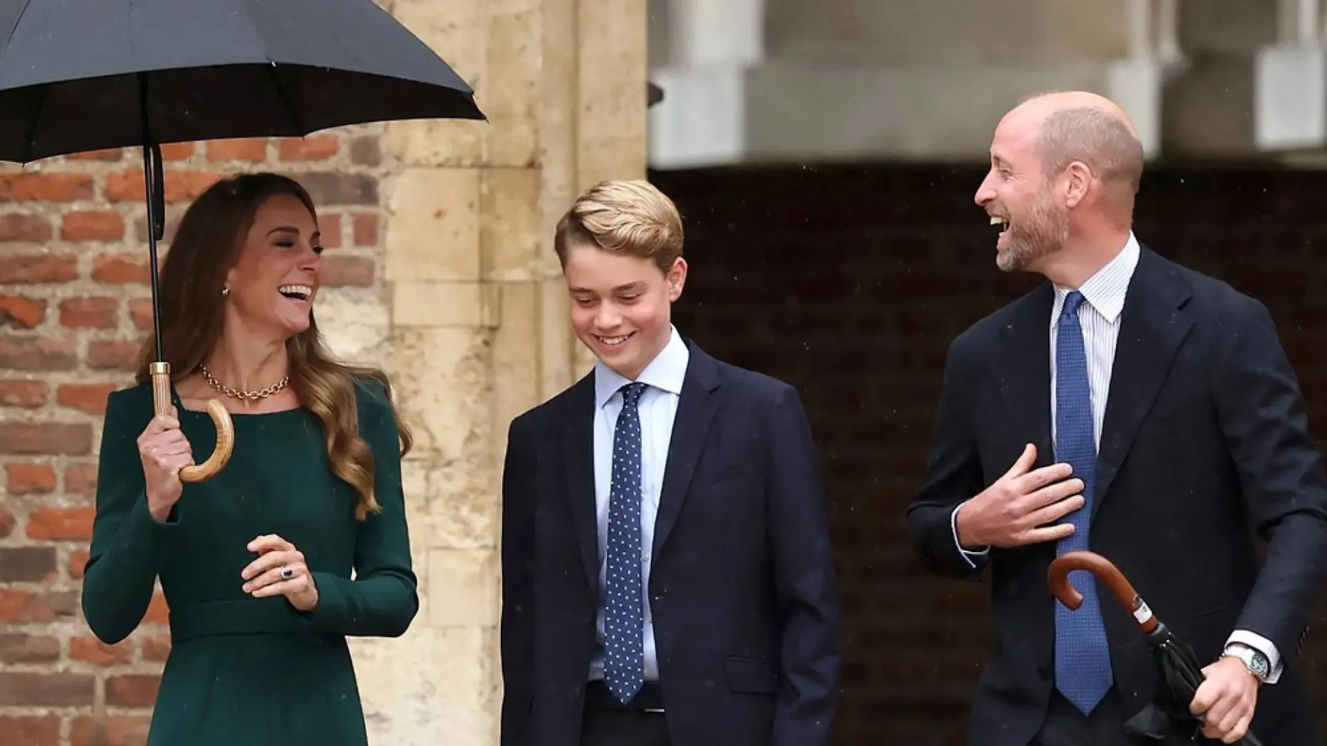 Prinz William (r.) und Prinzessin Kate begleiteten Prinz George im September zu seinem ersten Schultag am Eton College.