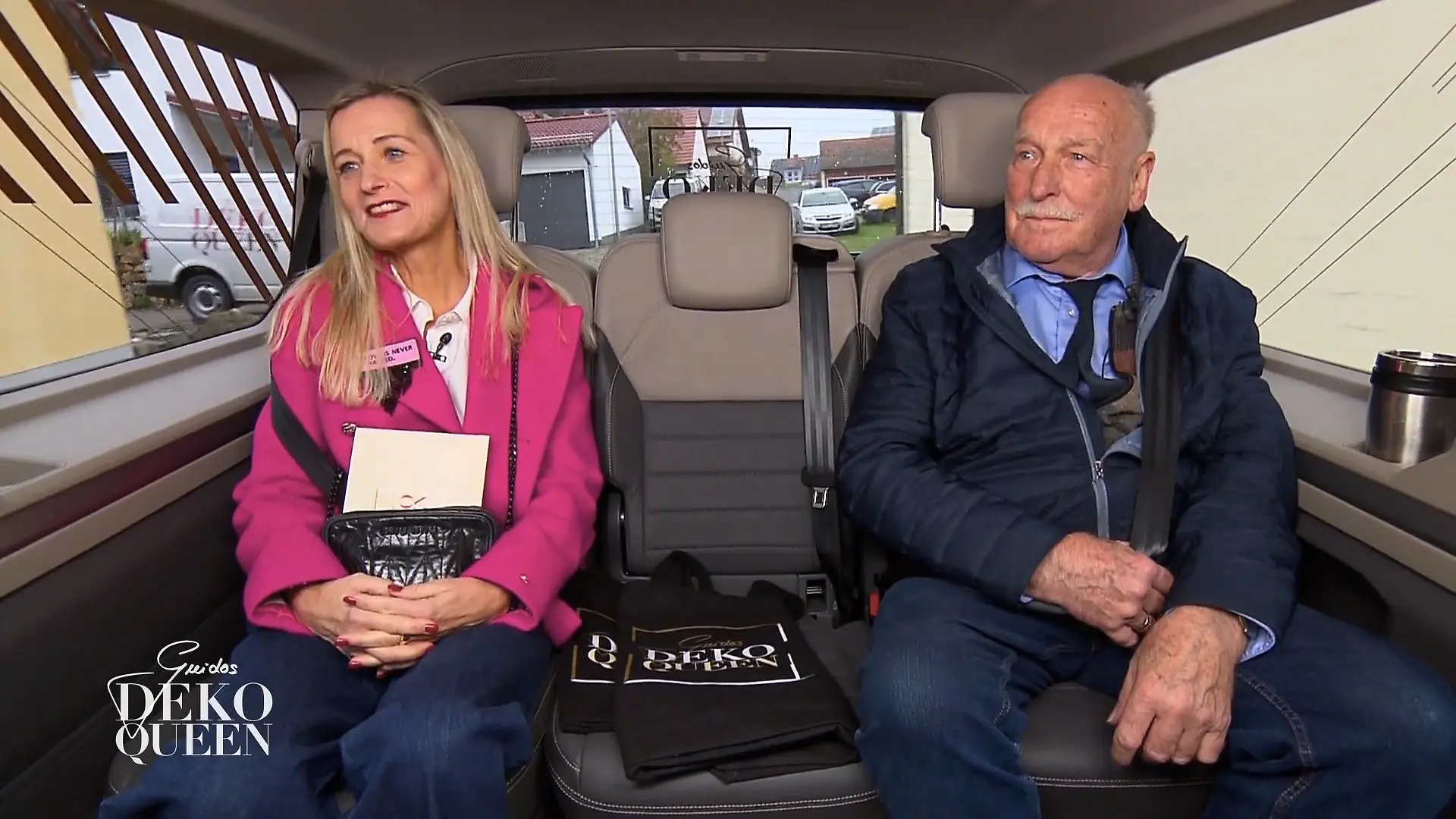 Birgit und ihr Papa starten den Shopping-Tag Startschuss bei Regensburg