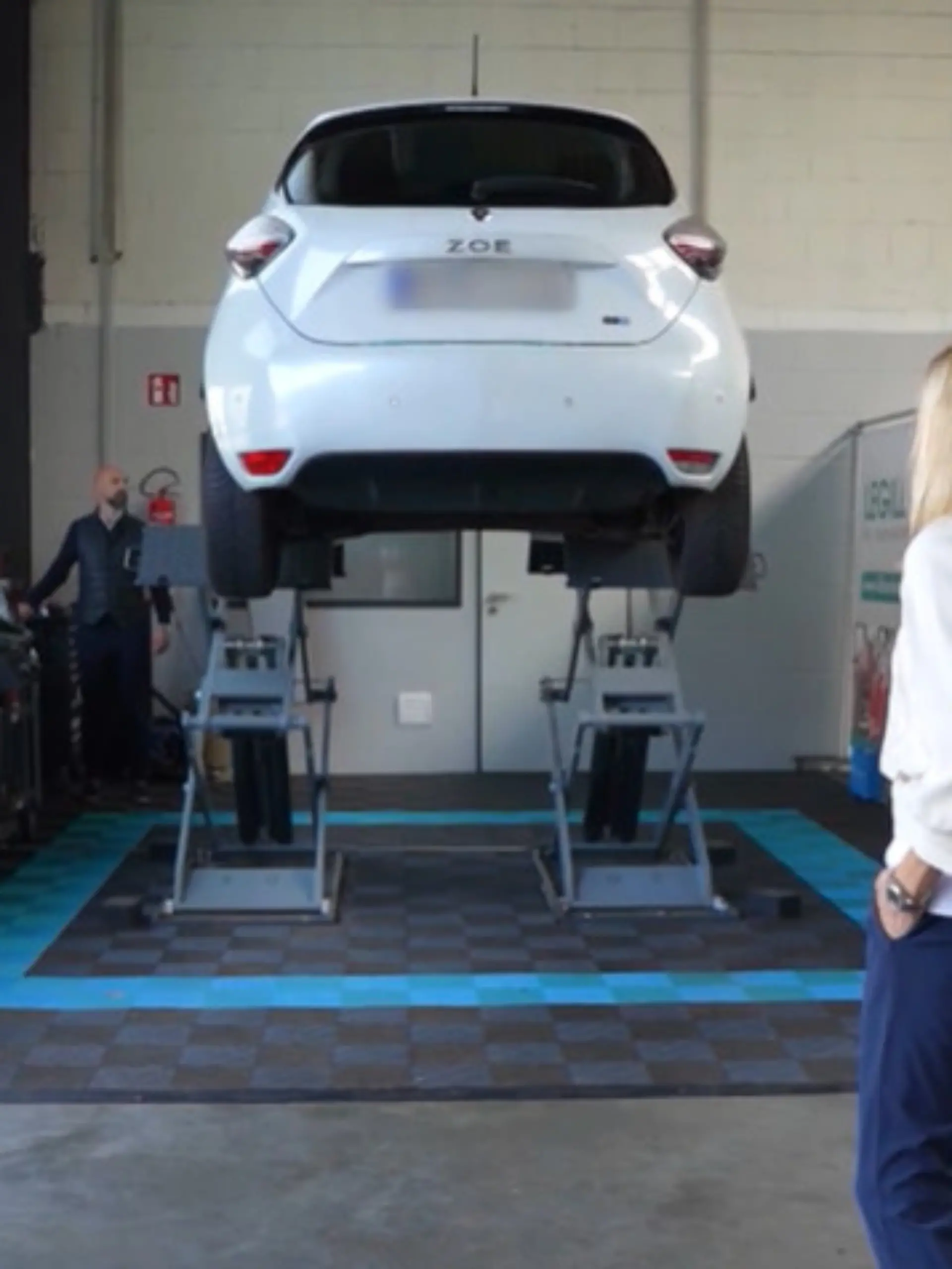 Bild zu: "Gebrauchte E-Autos: Batteriezertifikat fehlt bei vier von fünf Angeboten"