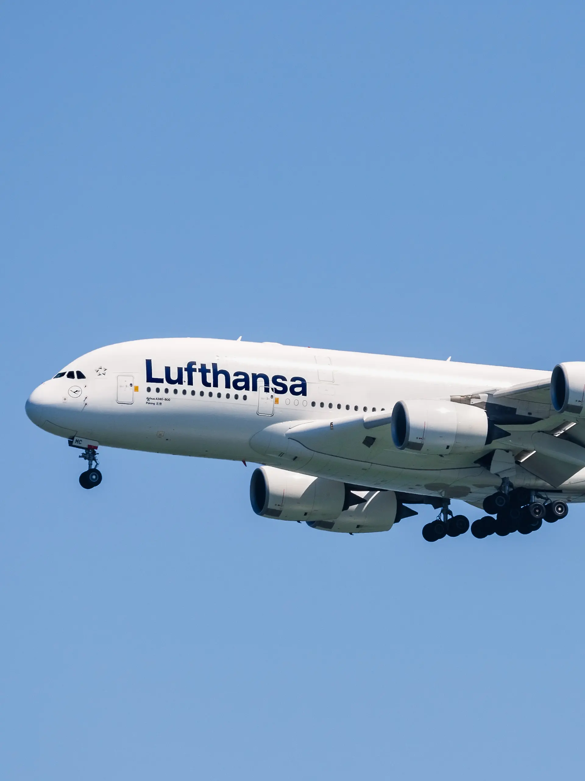 Lufthansa-Flugzeug in der Luft