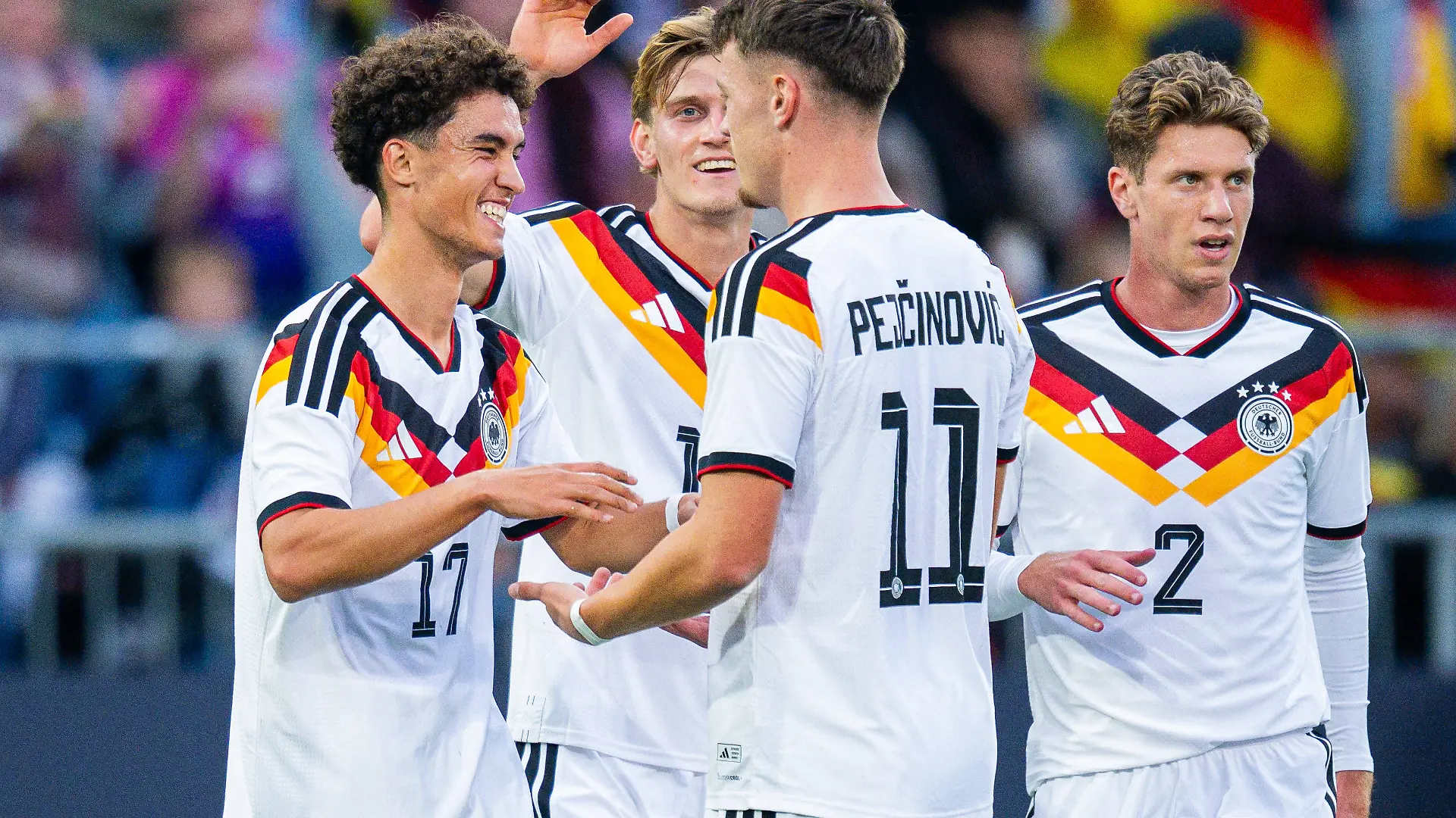 06.10.2026 - Fußball, 2026/2027, U21, U 21 EM-Qualifikation, Deutschland - Georgien: L-R Noah Darvich Deutschland jubelt nach seinem Tor zum 1:0 mit Aljoscha Kemlein Deutschland, Dzenan Pejcinovic Deutschland, Elias Baum Deutschland *** October 6, 2026 Soccer, 20262027, U-21, European Championship Qualifiers, Germany vs. Georgia L R Noah Darvich Germany celebrates with Aljoscha Kemlein Germany after scoring the 10 goal Dzenan Pejcinovic Germany Elias Baum Germany