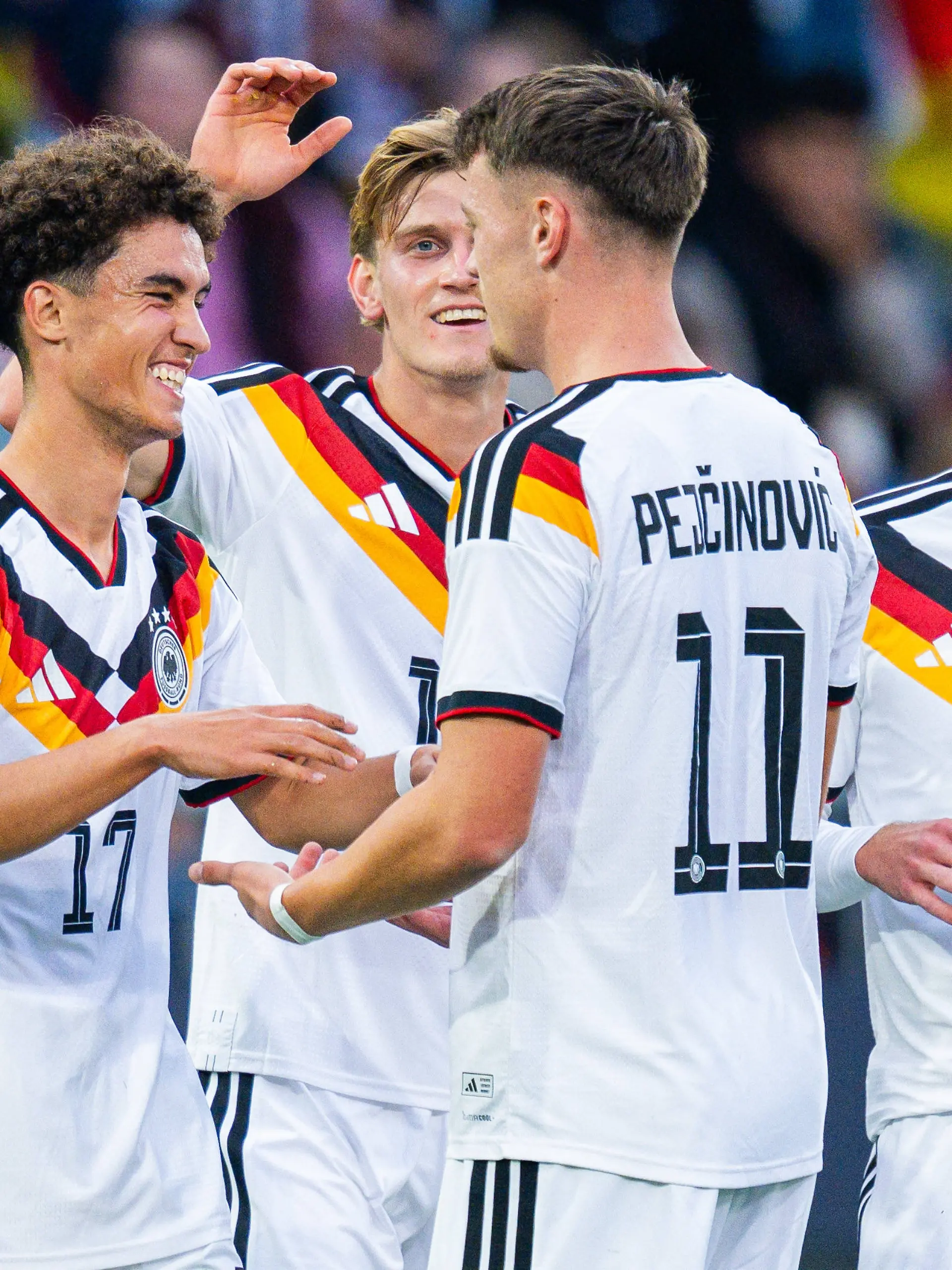 06.10.2026 - Fußball, 2026/2027, U21, U 21 EM-Qualifikation, Deutschland - Georgien: L-R Noah Darvich Deutschland jubelt nach seinem Tor zum 1:0 mit Aljoscha Kemlein Deutschland, Dzenan Pejcinovic Deutschland, Elias Baum Deutschland *** October 6, 2026 Soccer, 20262027, U-21, European Championship Qualifiers, Germany vs. Georgia L R Noah Darvich Germany celebrates with Aljoscha Kemlein Germany after scoring the 10 goal Dzenan Pejcinovic Germany Elias Baum Germany