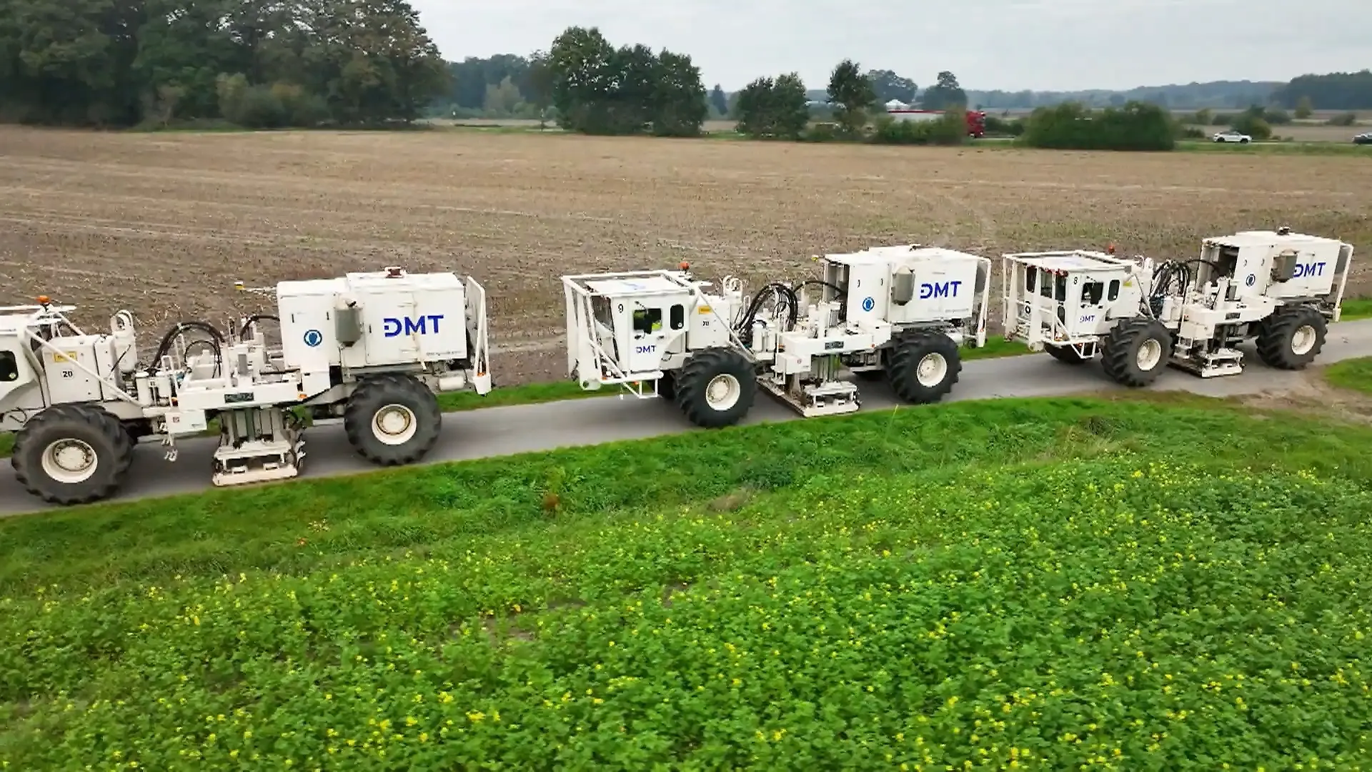 Diese Spezialfahrzeuge sollen Wärme tief unter der Erde aufspüren Der Boden in Rhede vibriert