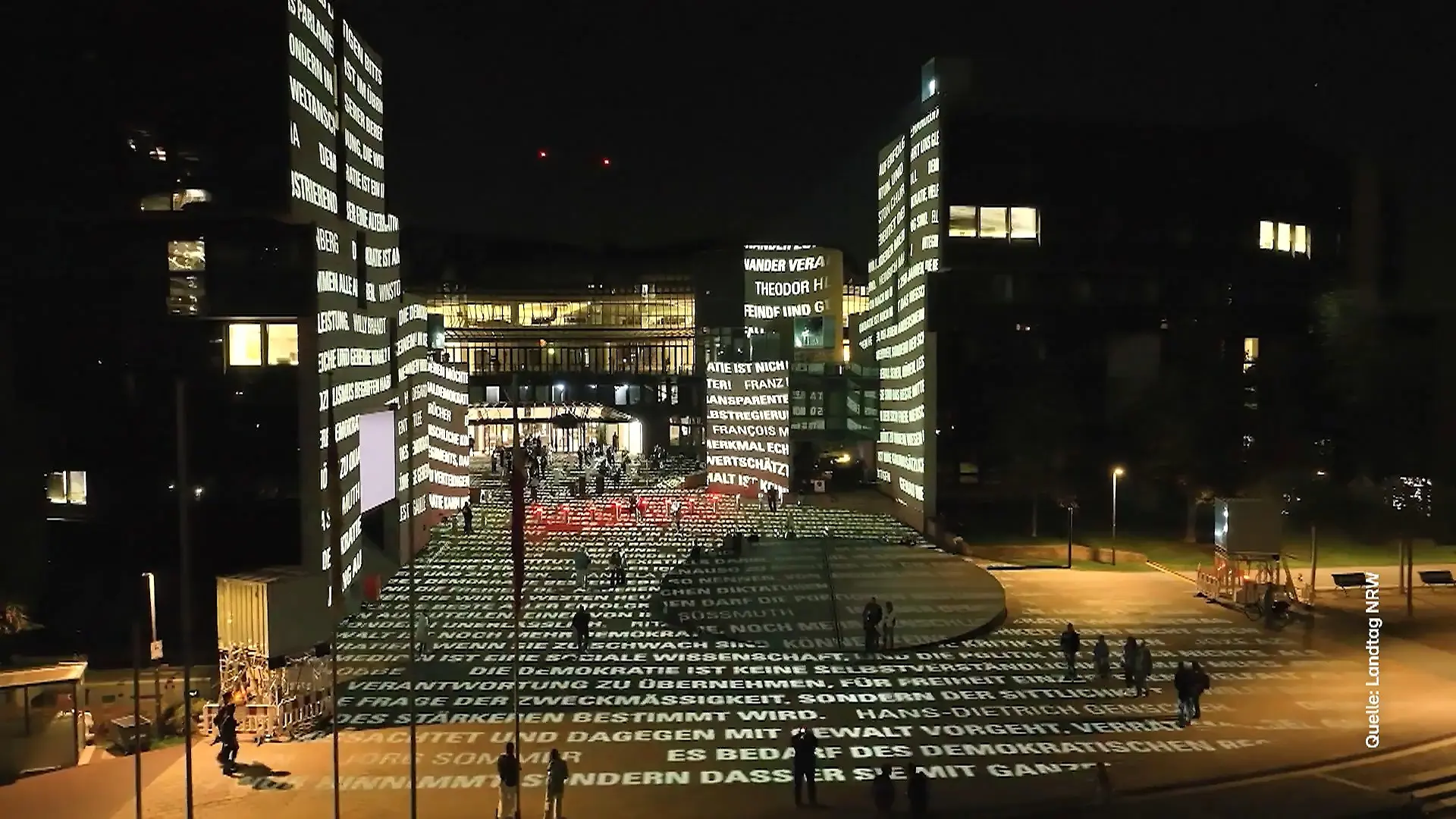 80 Jahre Landtag NRW: Großes Lichtspektakel für die Demokratie Illumination in Düsseldorf