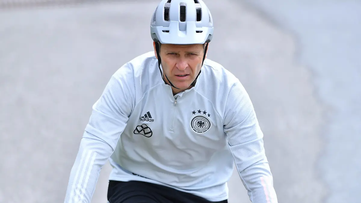 Trainingslager deutsche Fußball-Nationalmannschaft am 05.06.2021 in Seefeld Oliver Bierhoff  Direktor Nationalmannschaft und Akademie  Deutschland  *** Training camp German national football team on 05 06 2021 in Seefeld Oliver Bierhoff Director National Team and Academy Germany xHDx 