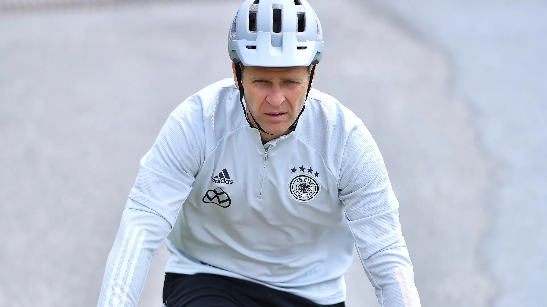 Trainingslager deutsche Fußball-Nationalmannschaft am 05.06.2021 in Seefeld Oliver Bierhoff  Direktor Nationalmannschaft und Akademie  Deutschland  *** Training camp German national football team on 05 06 2021 in Seefeld Oliver Bierhoff Director National Team and Academy Germany xHDx 