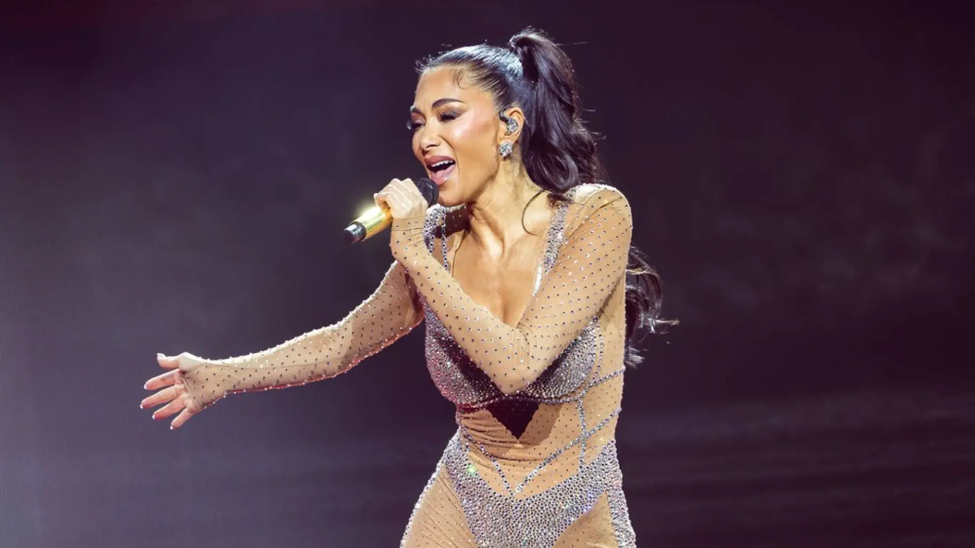 Nicole Scherzinger ließ sich trotz ihres Unfalls nicht vom Performen abhalten.