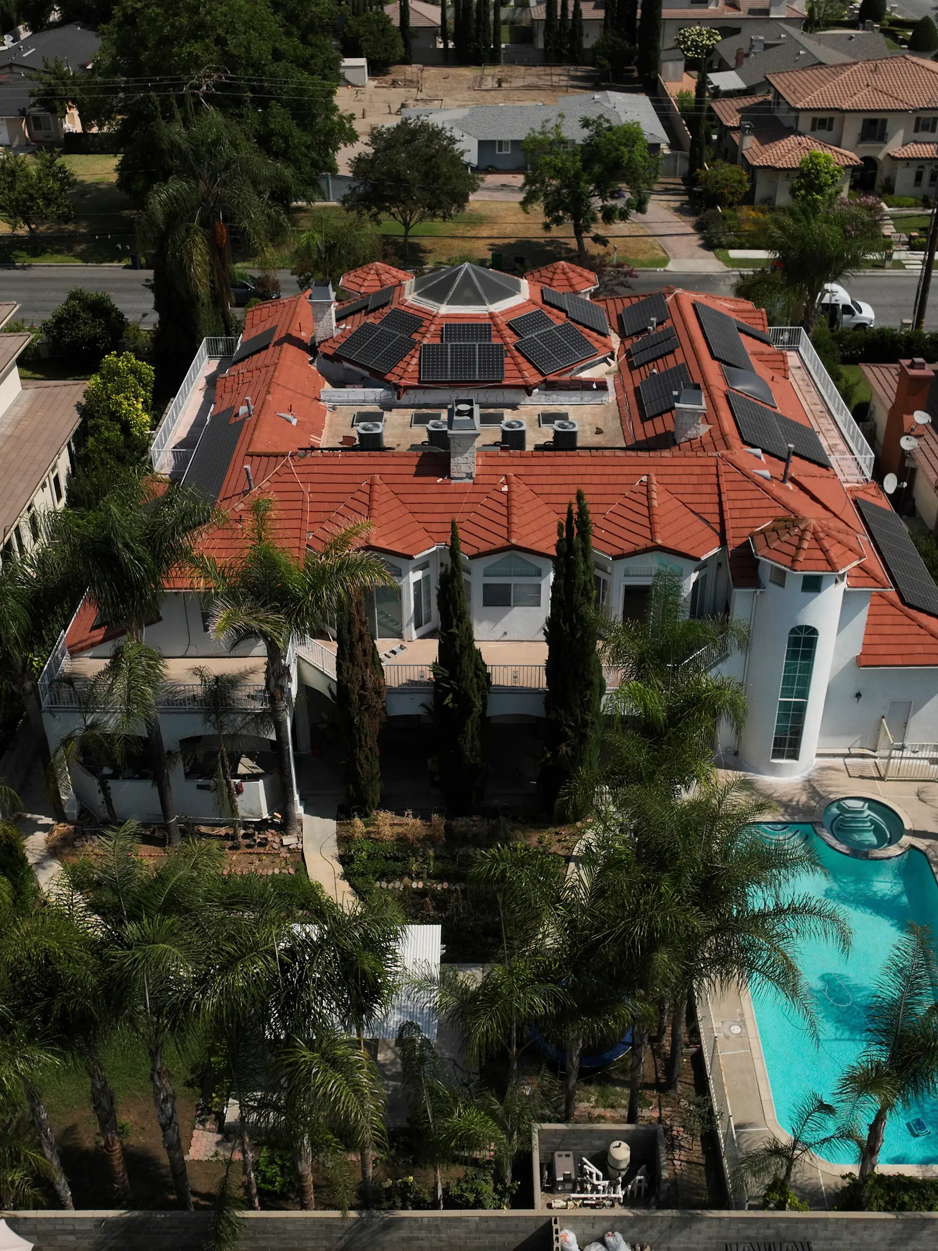 Eine Luftaufnahme zeigt das Haus von Silvia Zhang und Guojun Xuan in Arcadia, Kalifornien. +++ dpa-Bildfunk +++