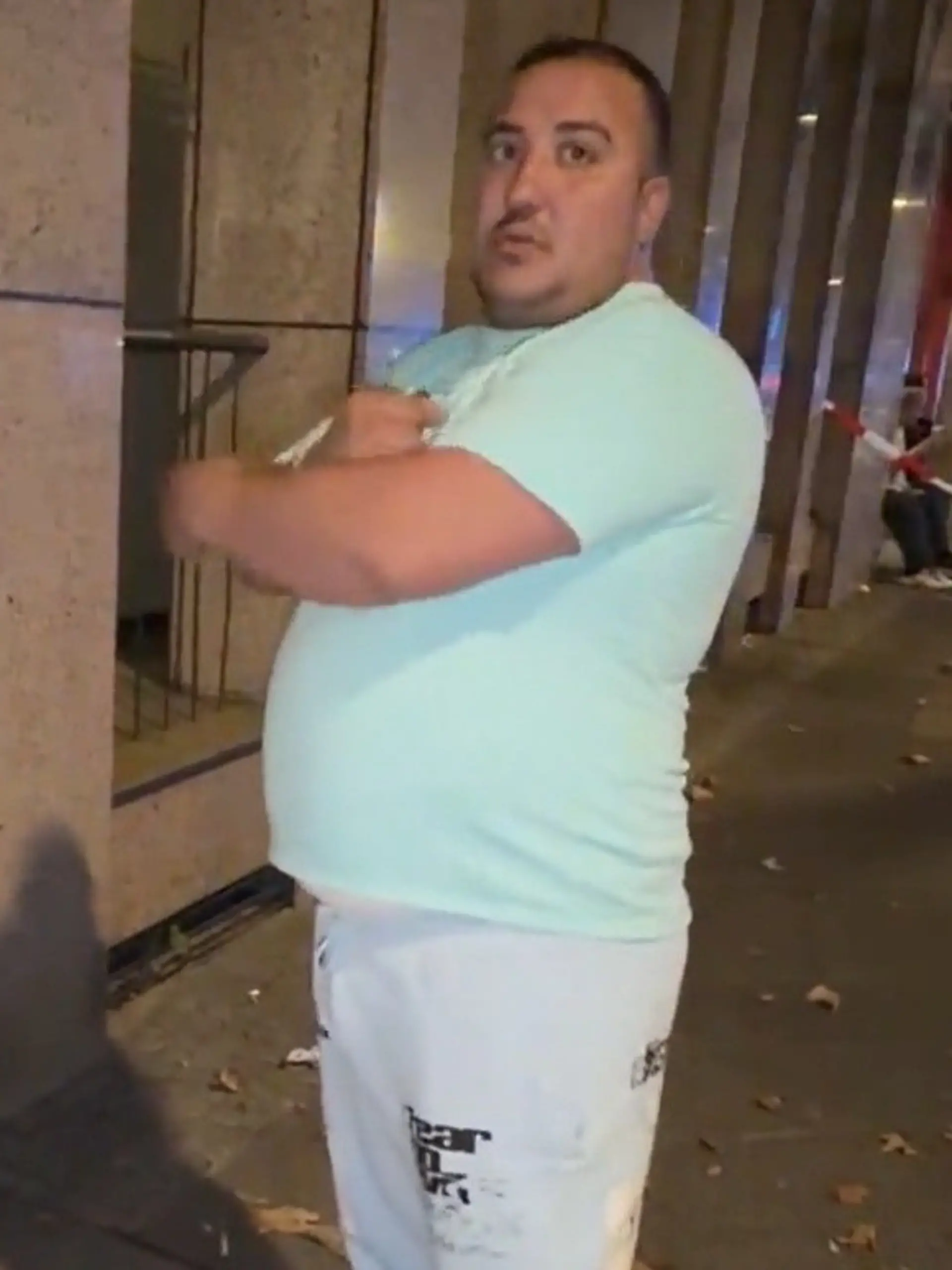 Bild zu: "Mädchen (6) stürzt aus drittem Stock – dieser Mann fängt sie in letzter Sekunde auf!"