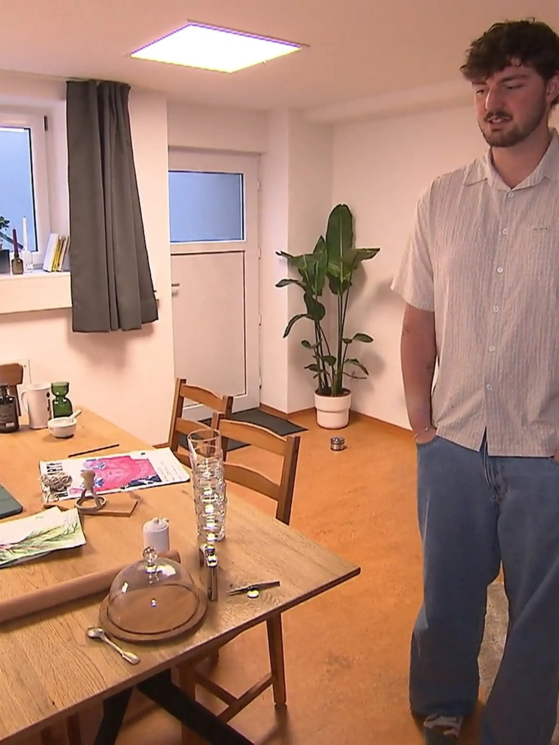 Bild zu: "David räumt sein komplettes WG-Zimmer frei"