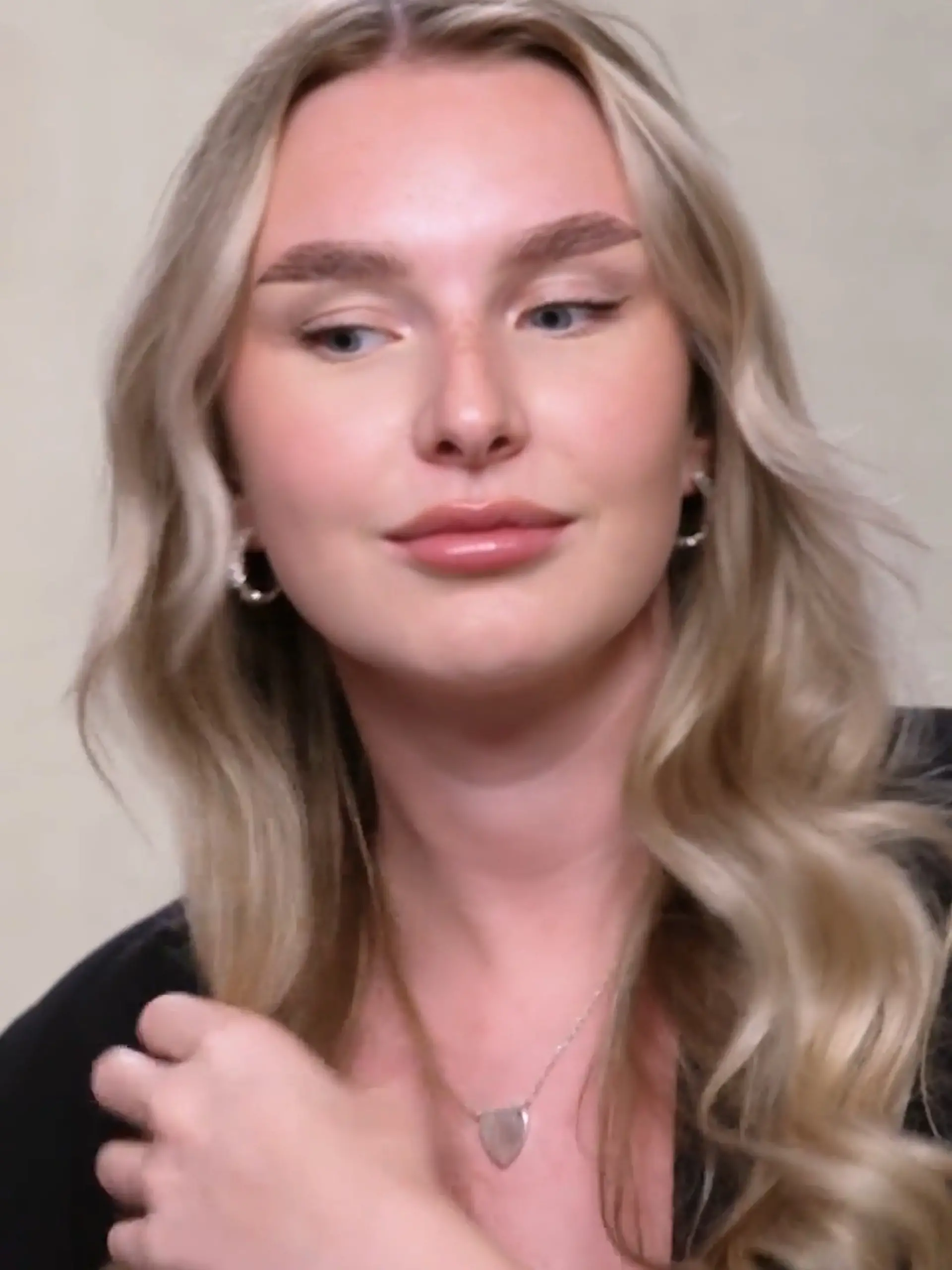 Bild zu: "Der finale Beauty-Check vor dem Date"