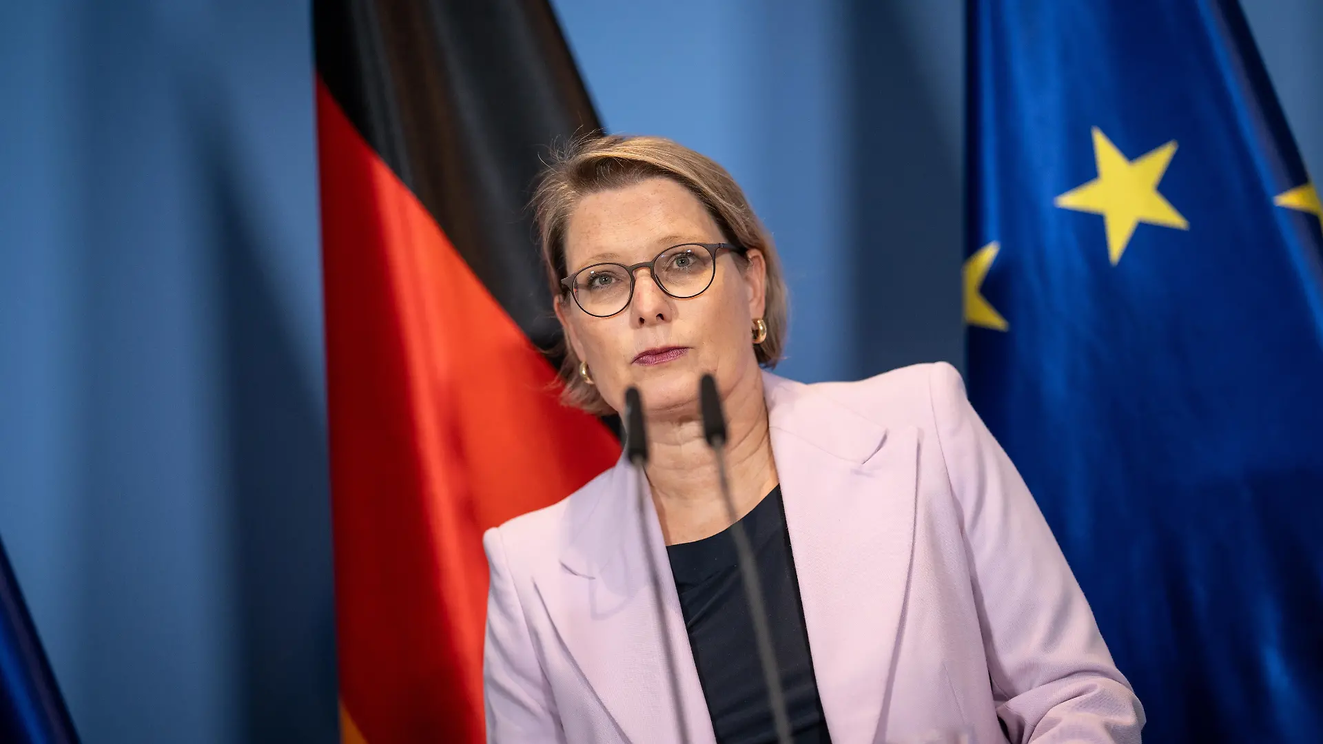 Bundesjustizministerin Stefanie Hubig, während der Pressekonferenz im Bundeskanzleramt